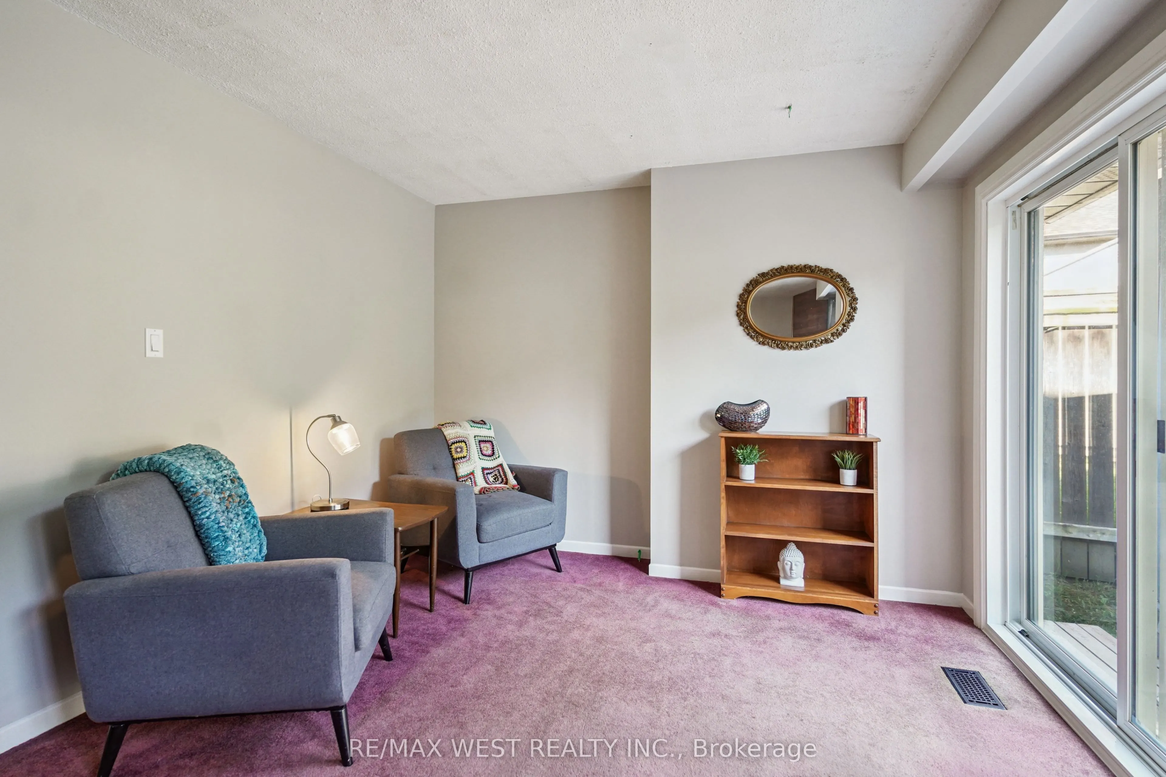1182 Canborough Crescent