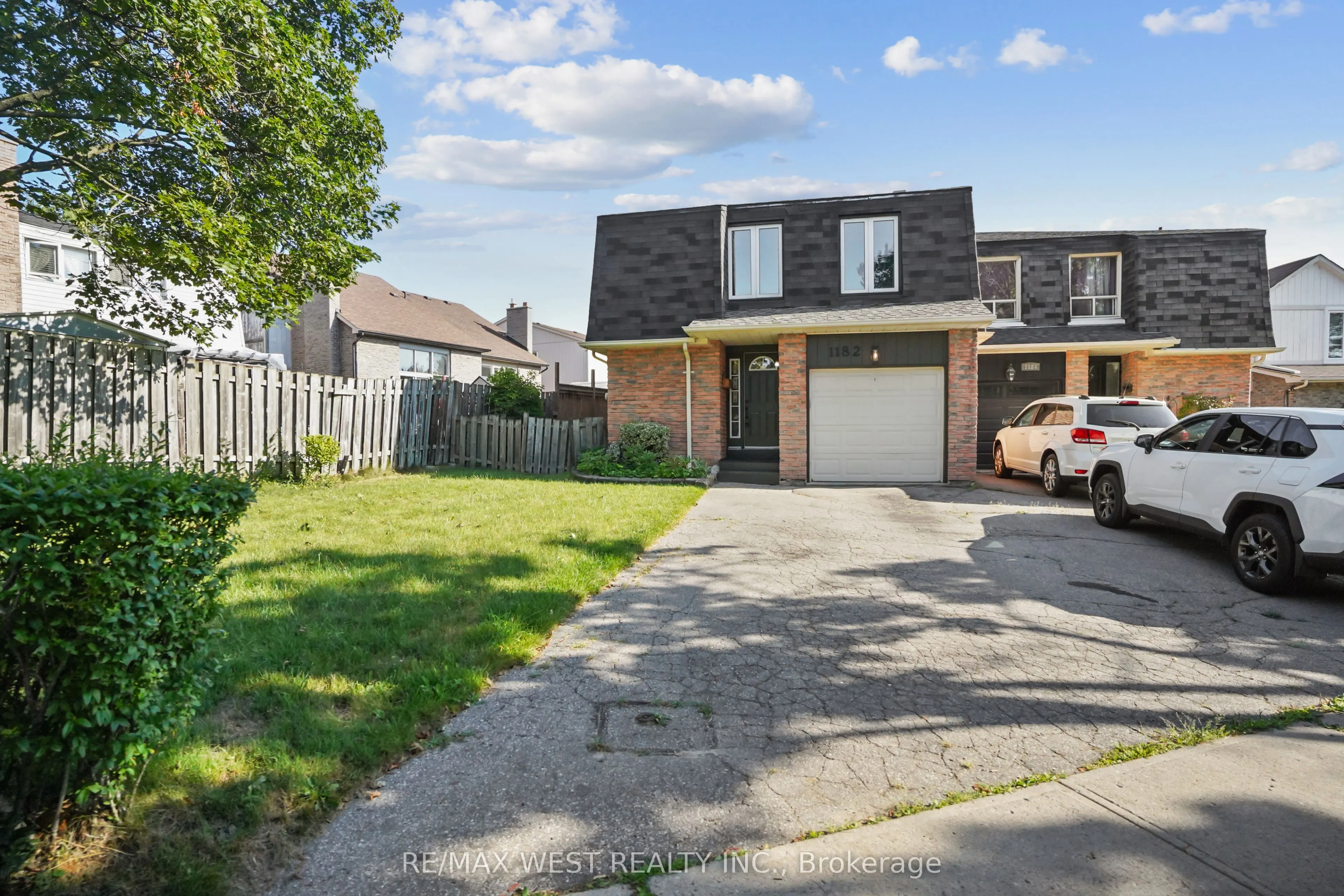 1182 Canborough Crescent