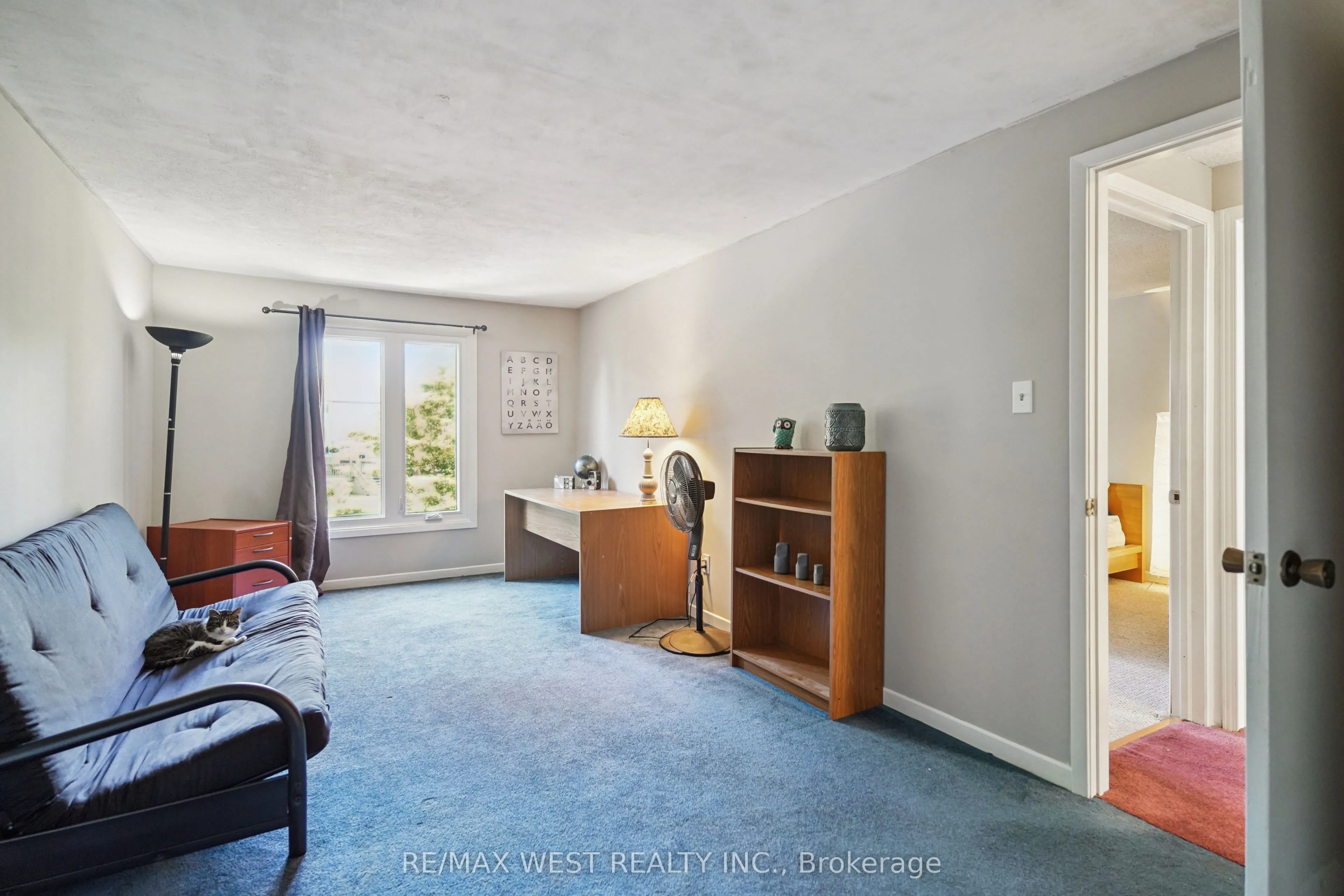 1182 Canborough Crescent