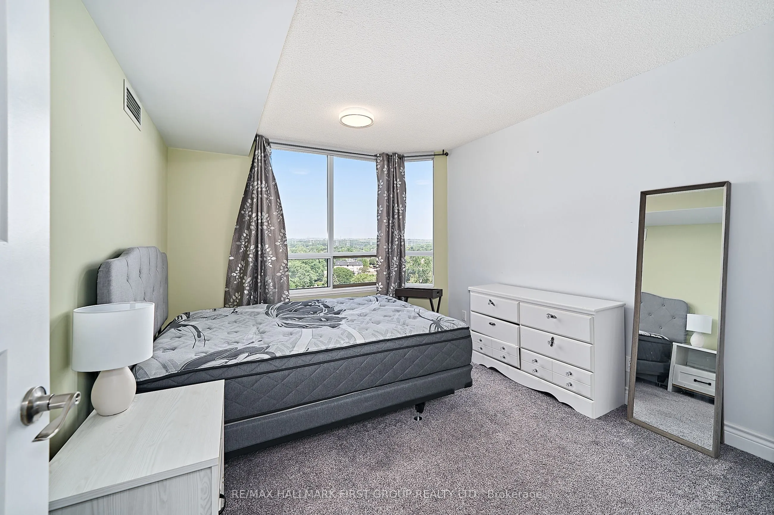 1000 The Esplanade Road N, #1402
