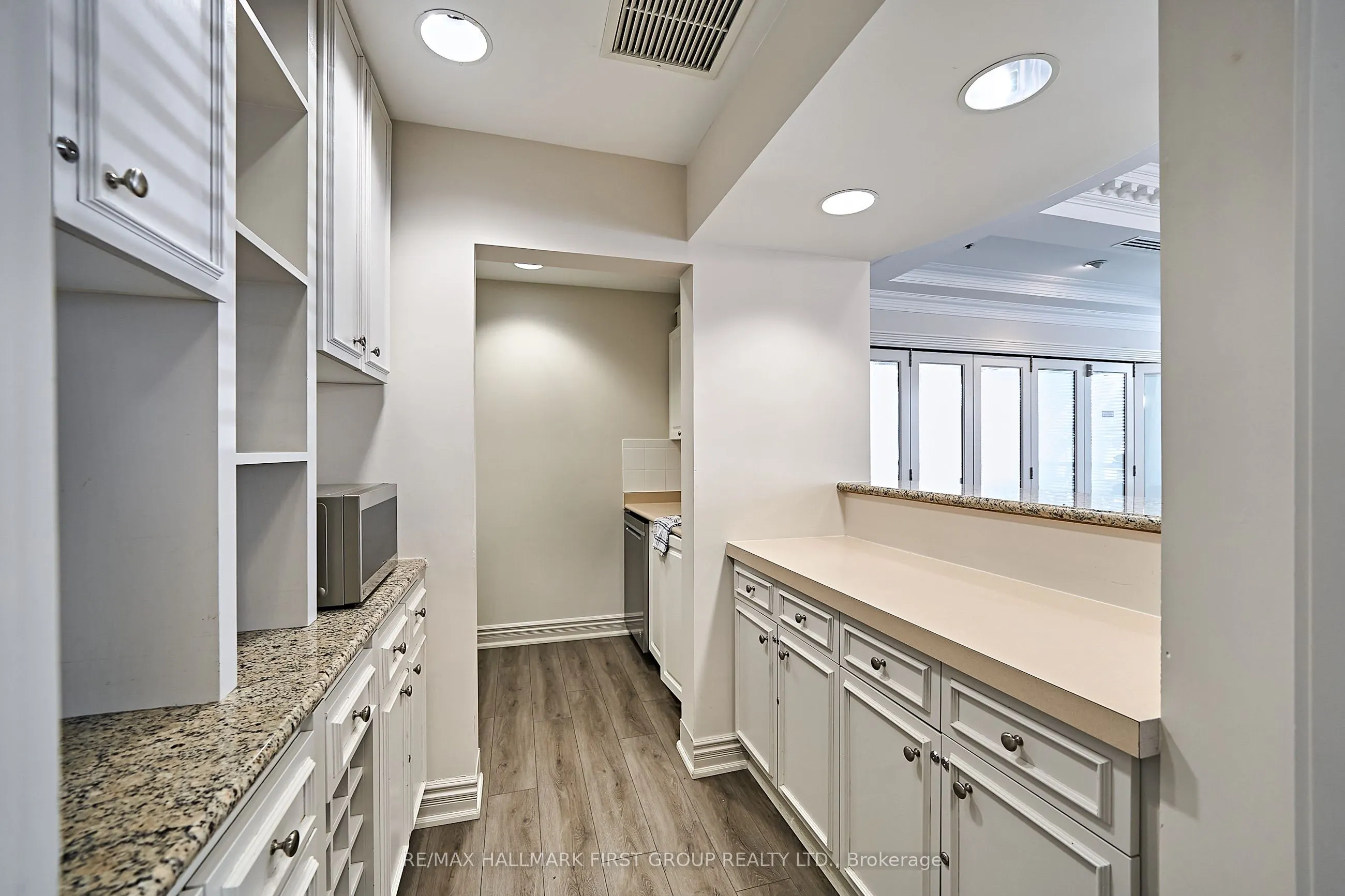 1000 The Esplanade Road N, #1402