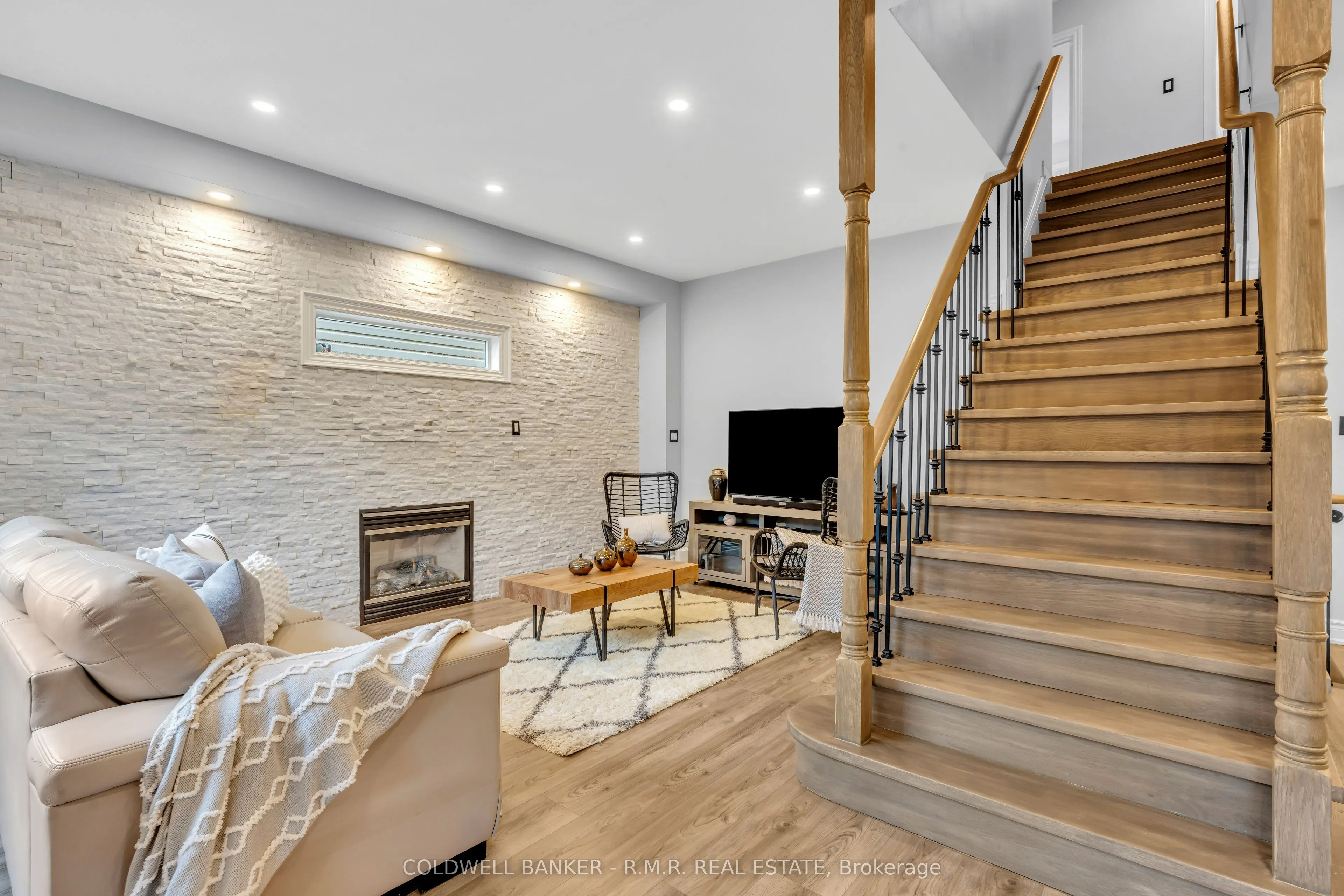 82 Vipond Road