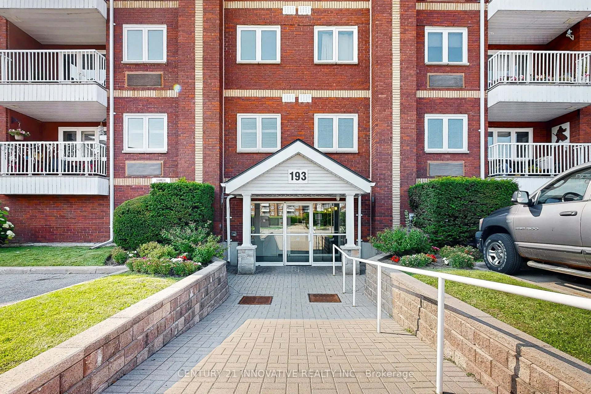 193 Lake Drive Way W, #206