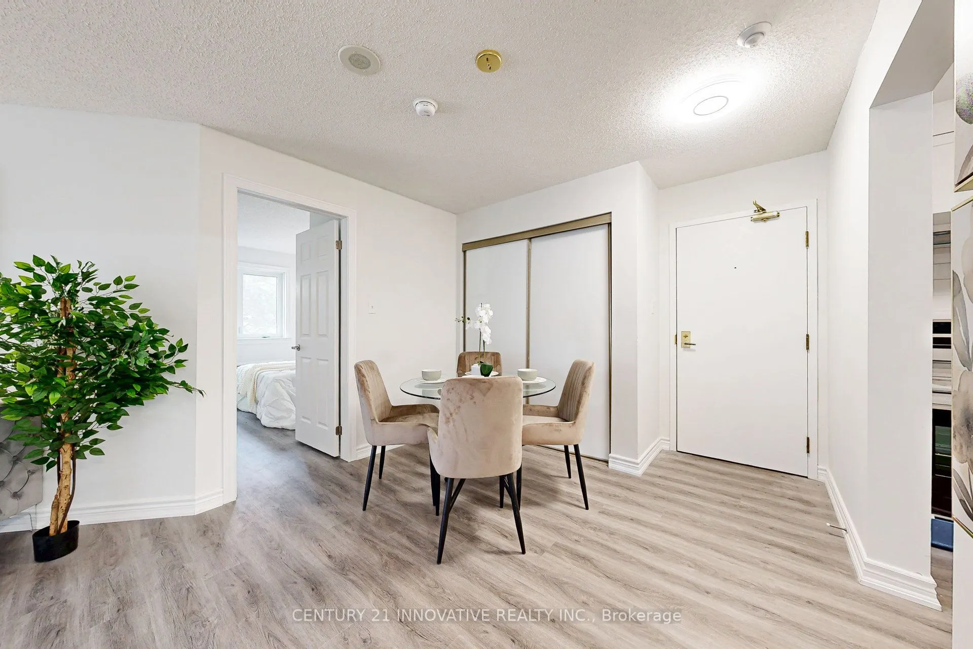 193 Lake Drive Way W, #206
