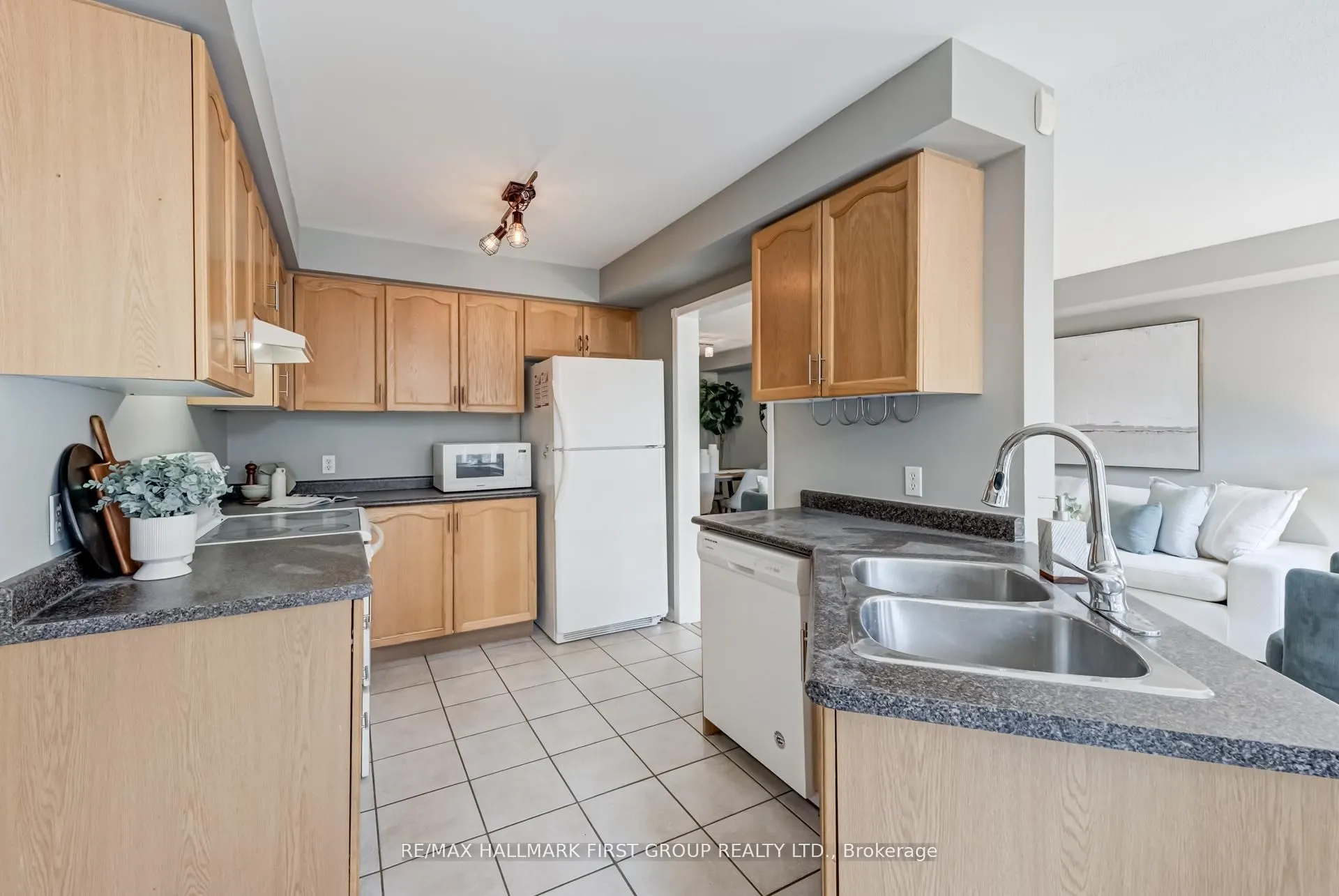 19 Inlet Bay Drive