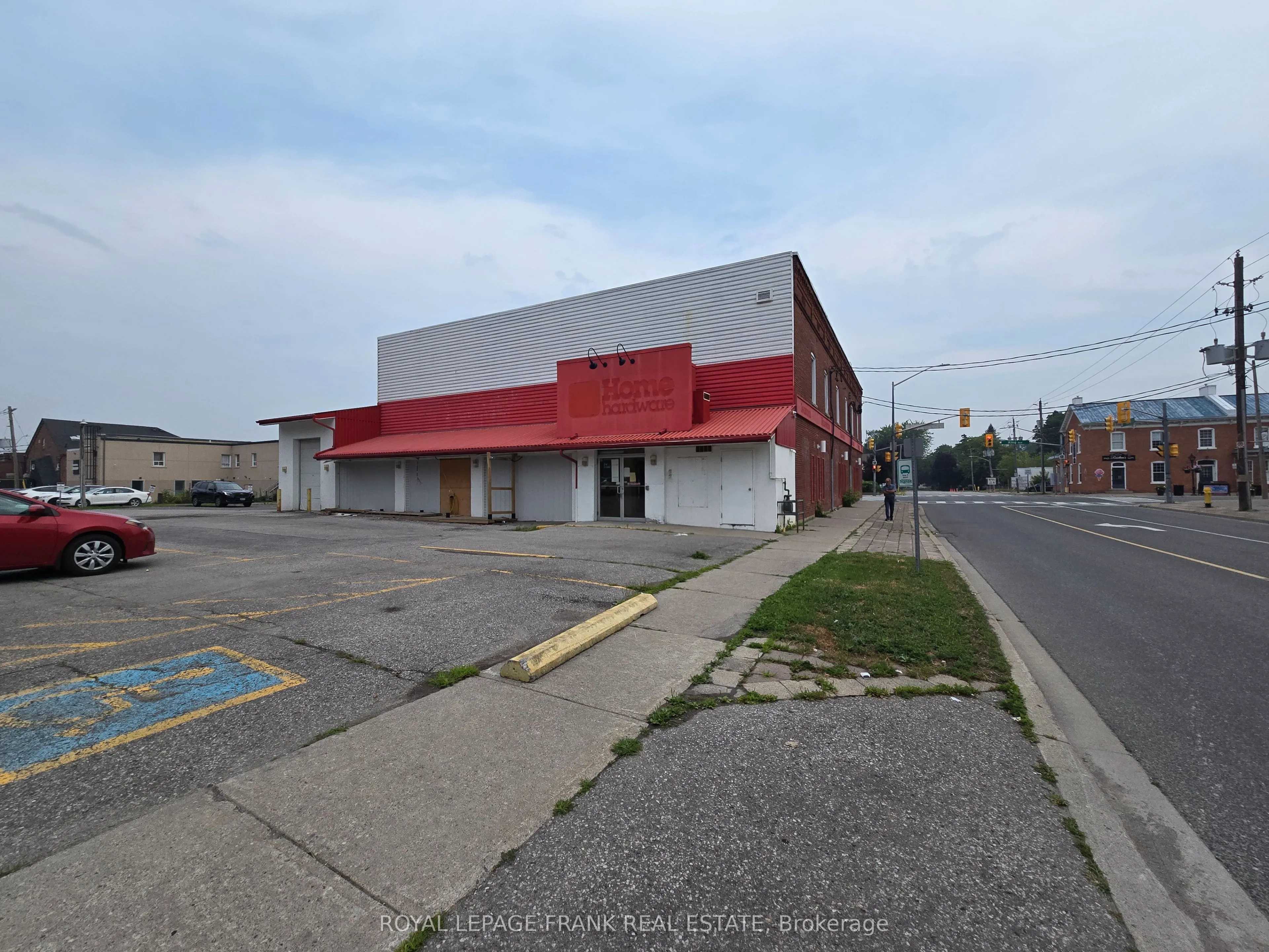 15 King Avenue W