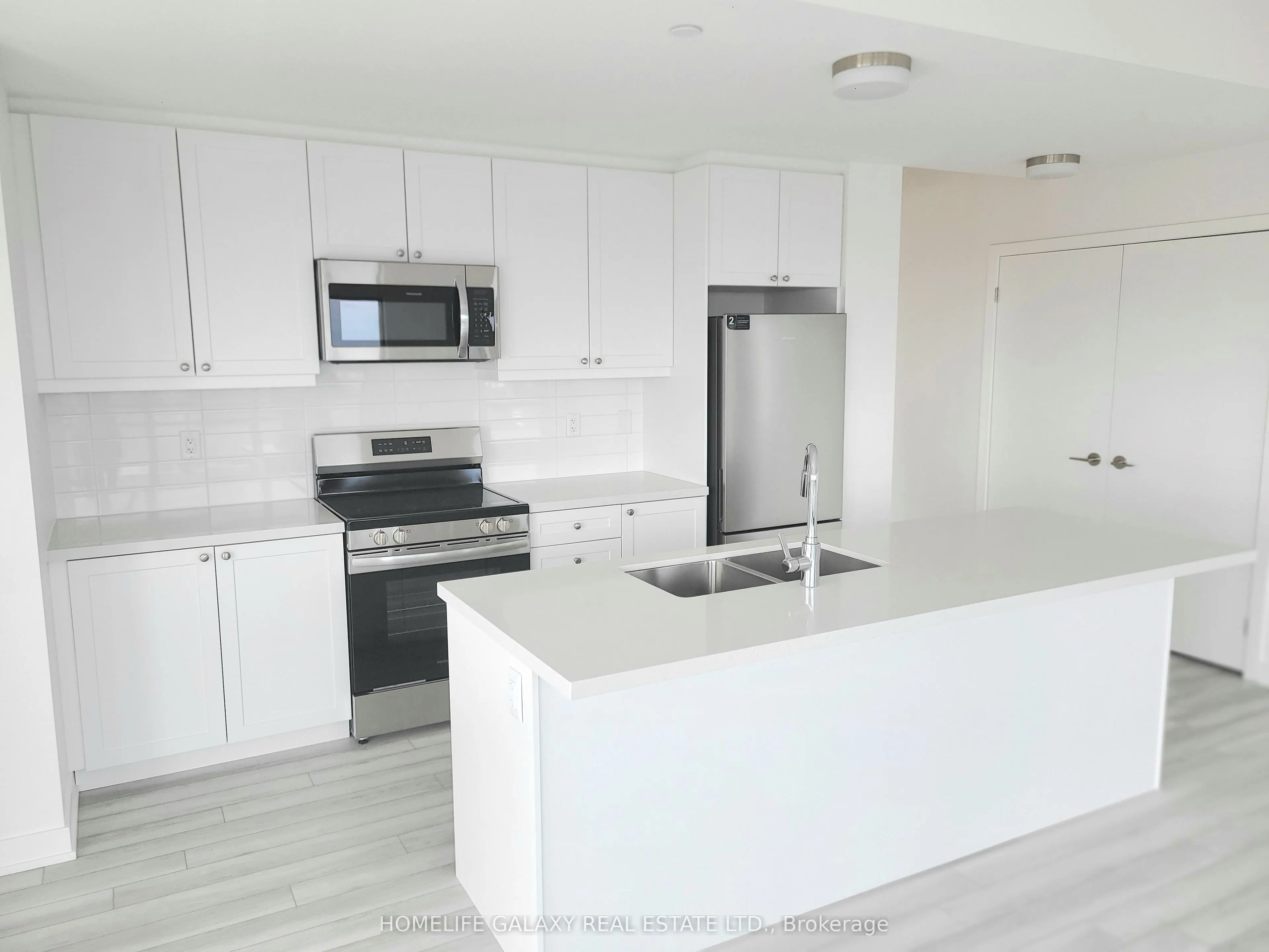 55 Clarington Boulevard, #902