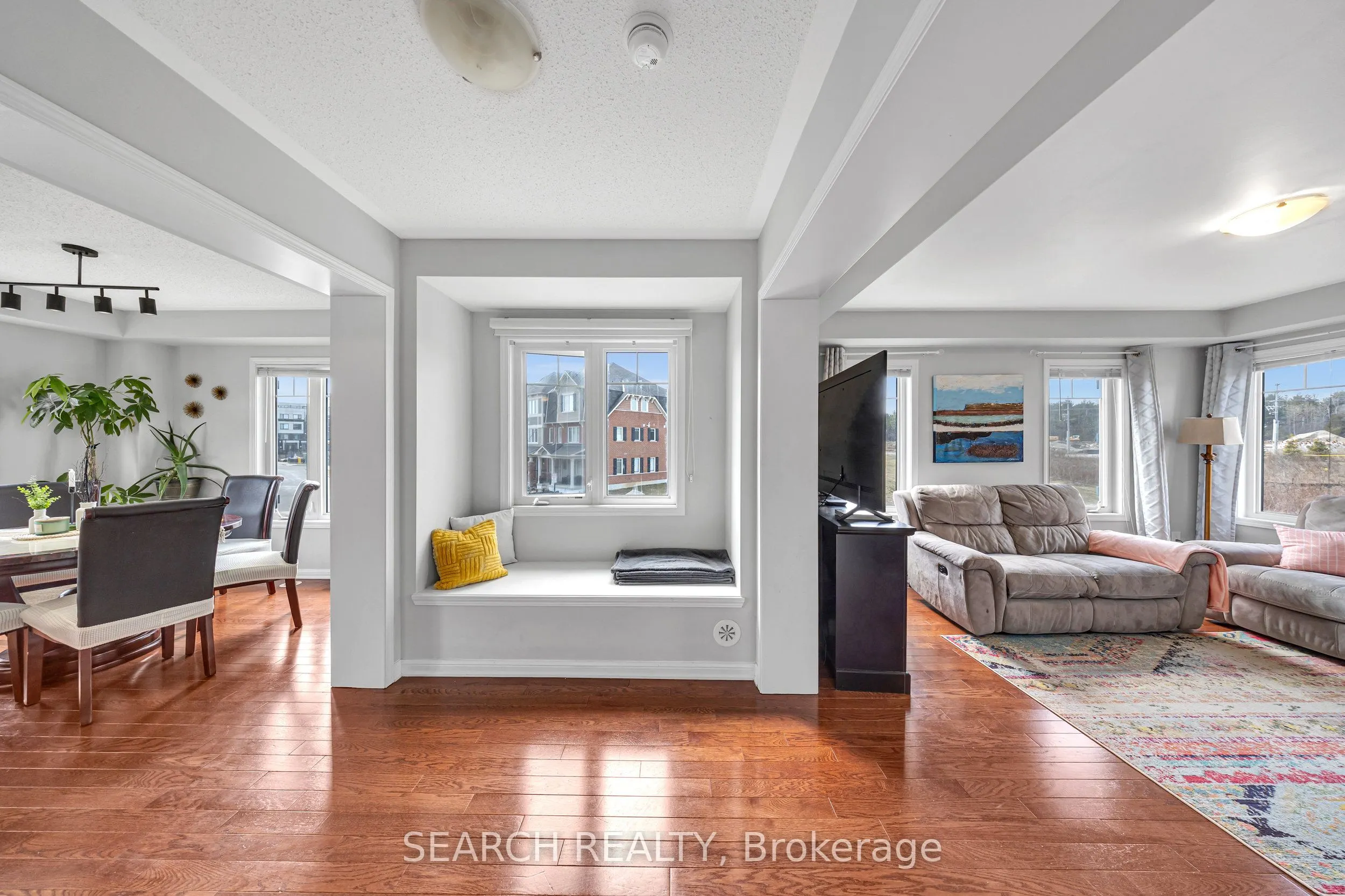 2400 Bronzedale Street