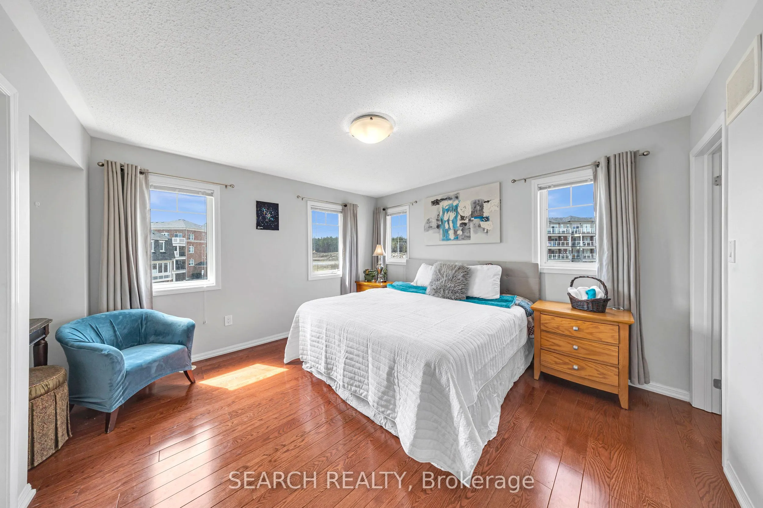 2400 Bronzedale Street