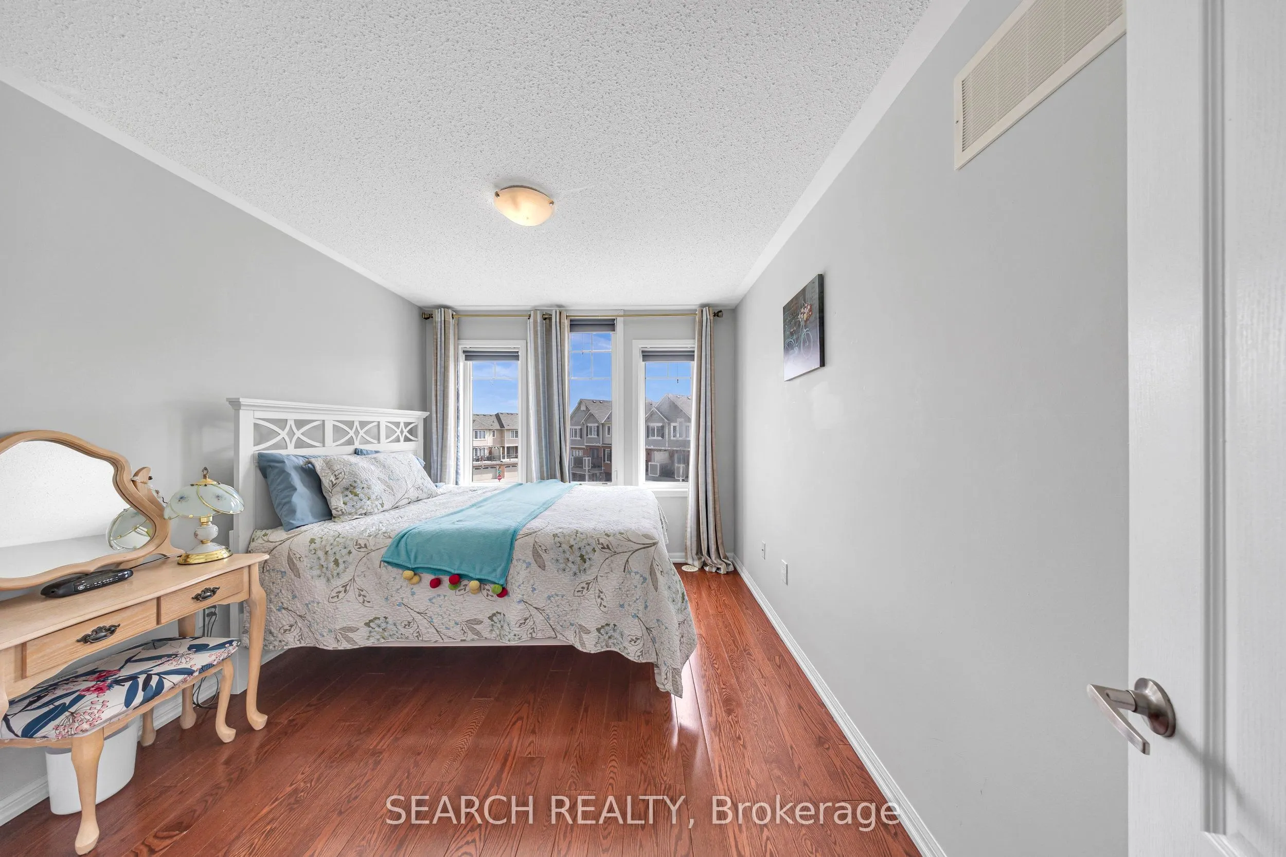 2400 Bronzedale Street