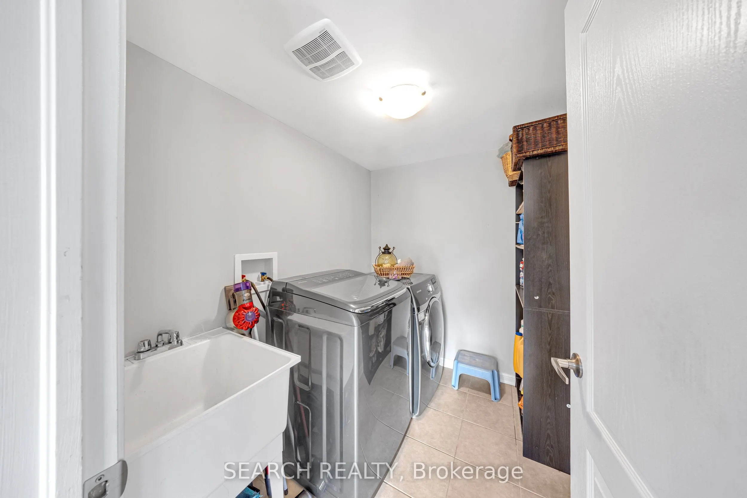 2400 Bronzedale Street