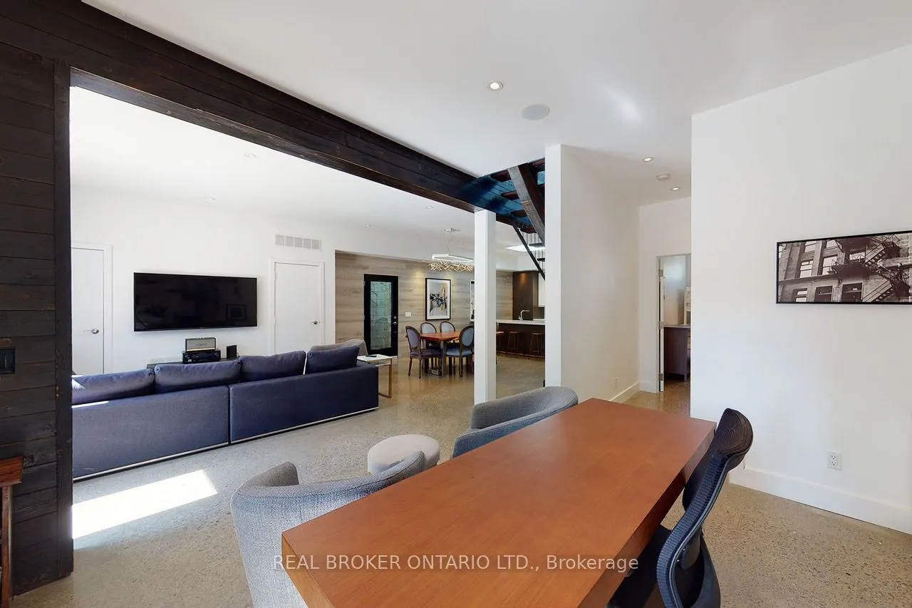 371 Jones Avenue, #Coach