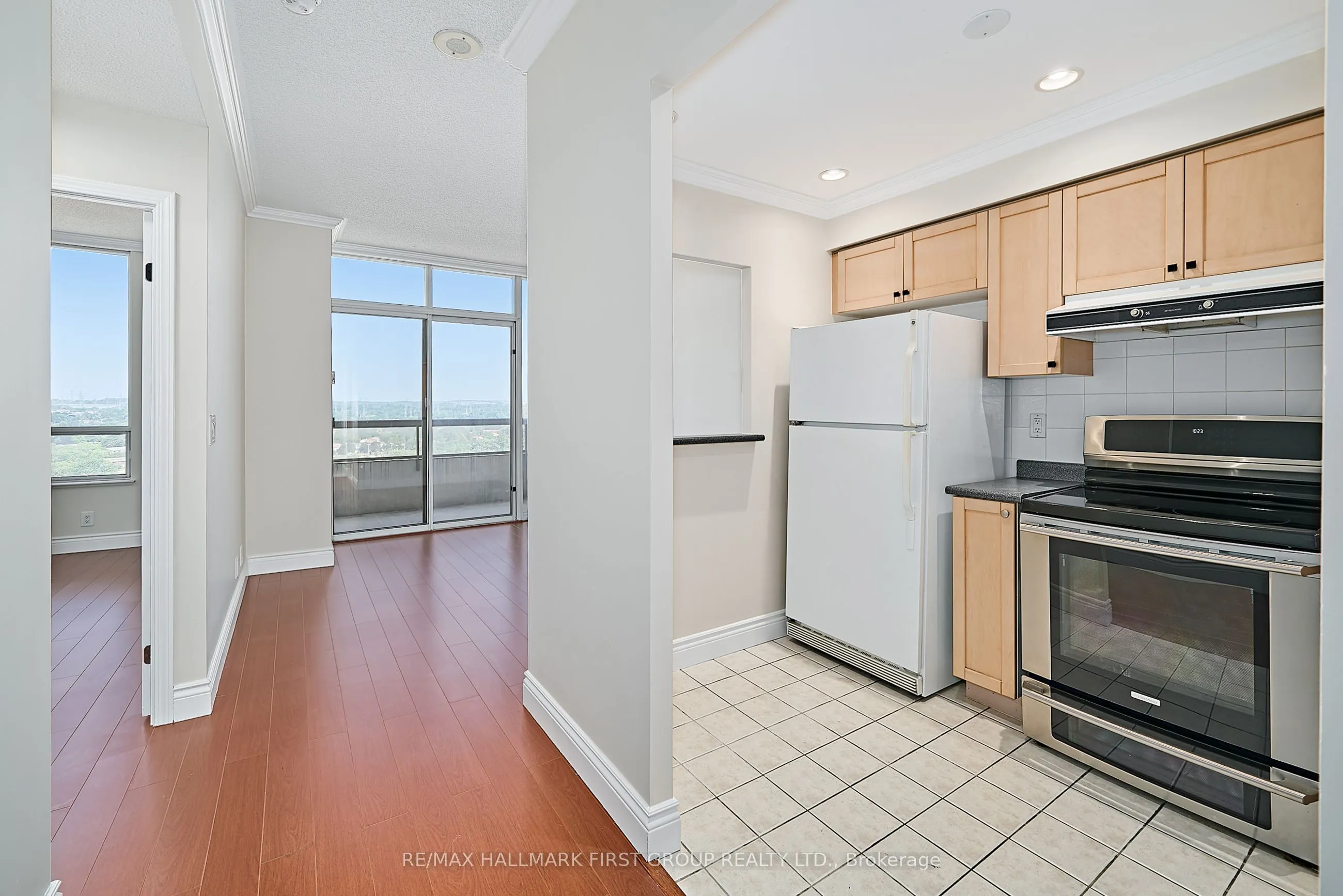 1000 The Esplanade Road N, #1716