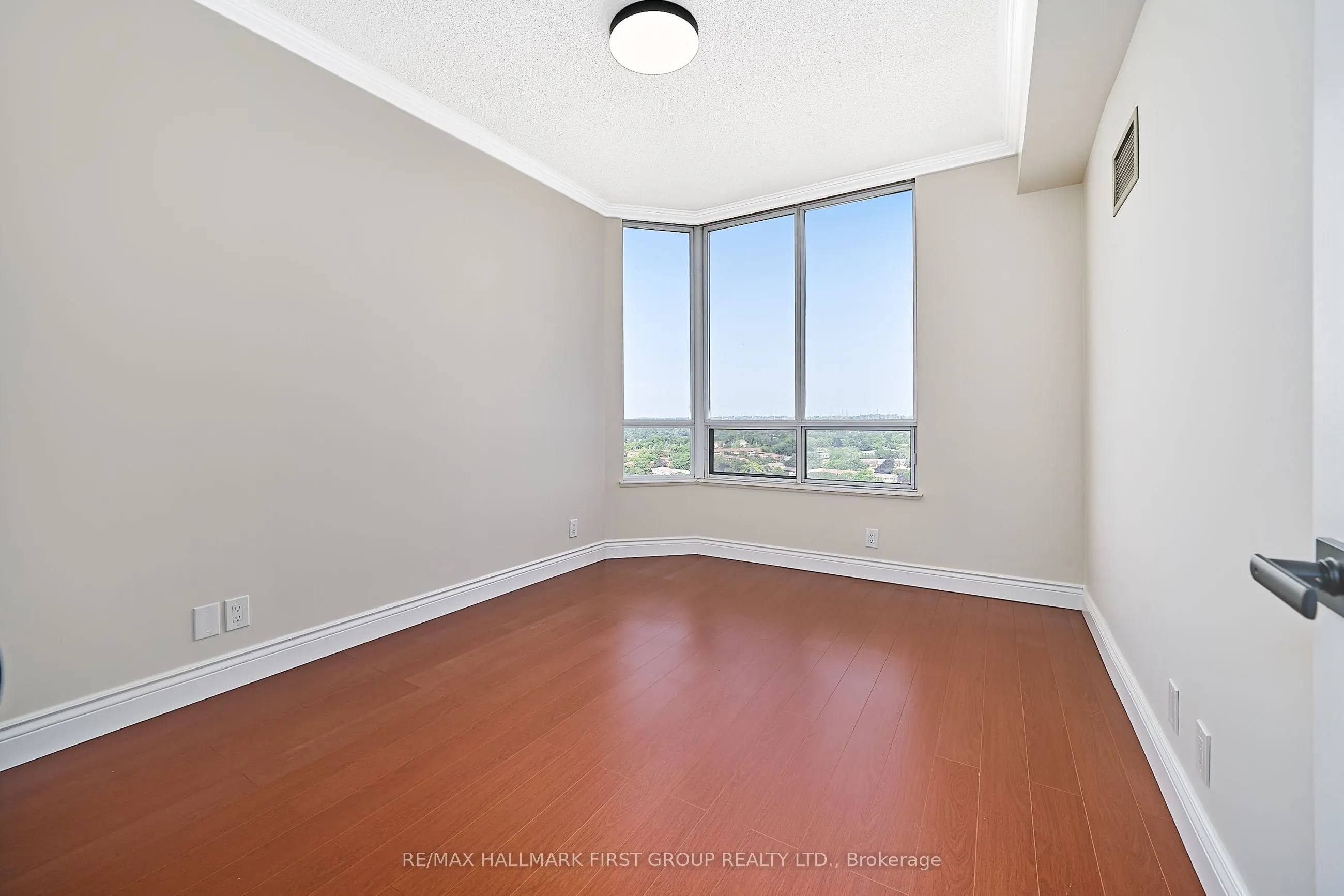 1000 The Esplanade Road N, #1716