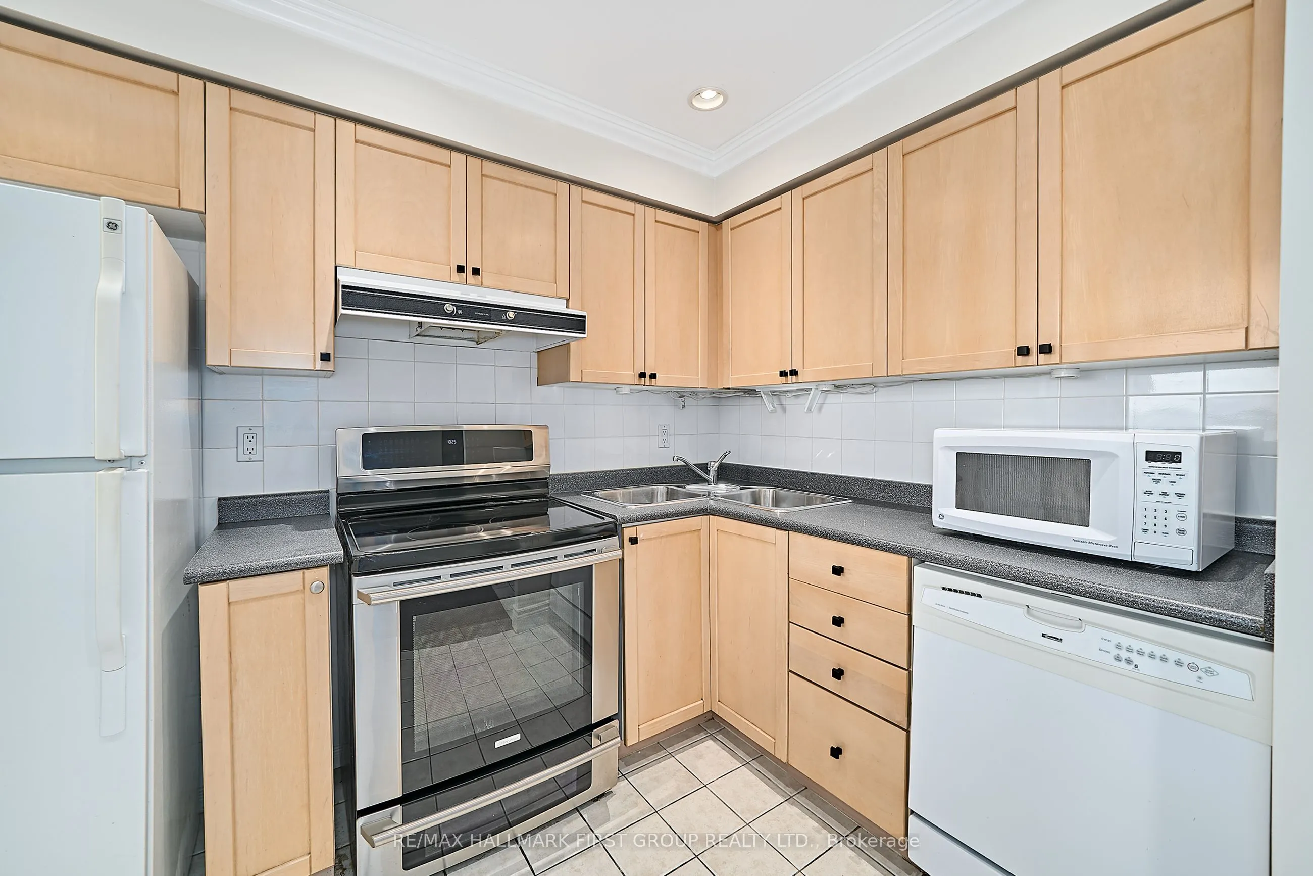1000 The Esplanade Road N, #1716