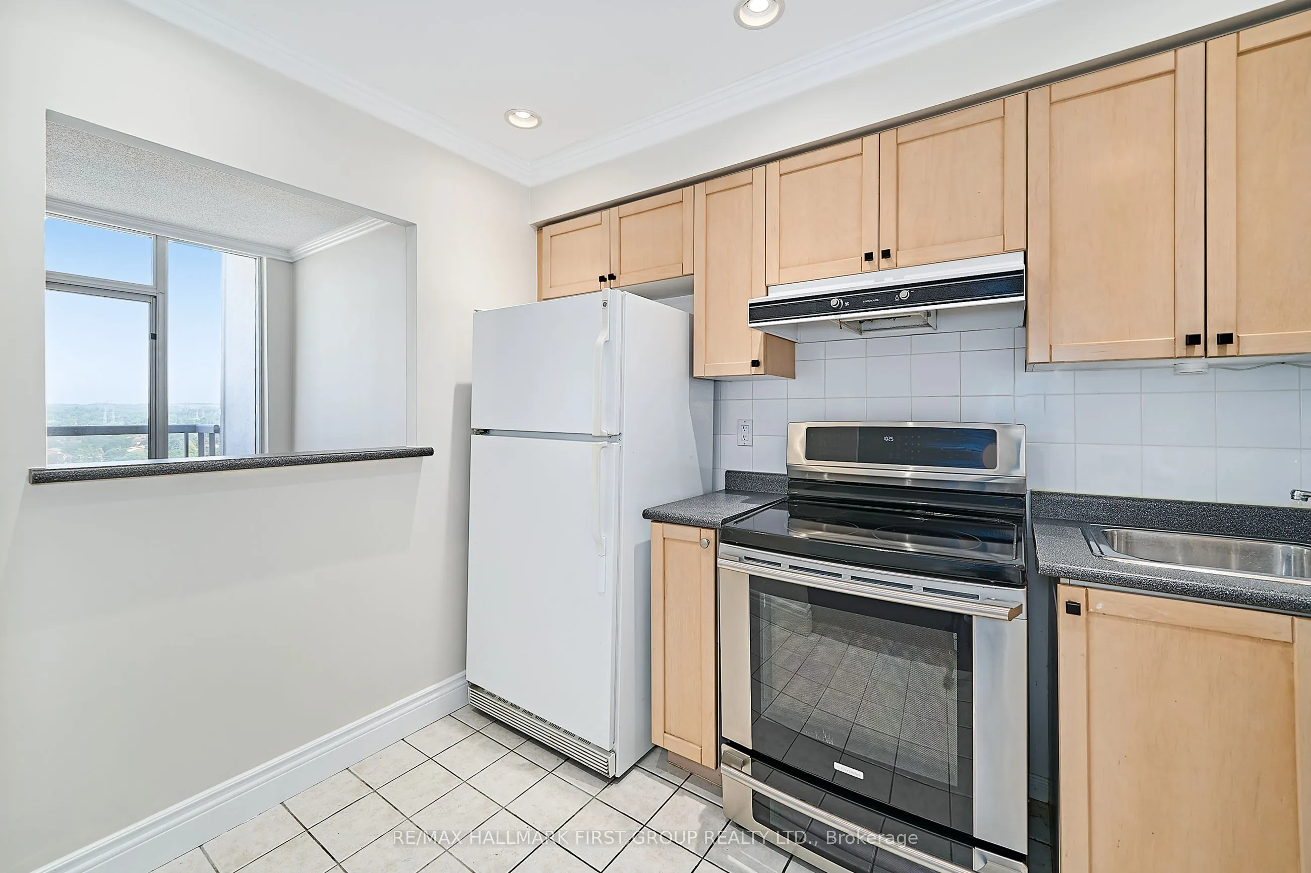1000 The Esplanade Road N, #1716