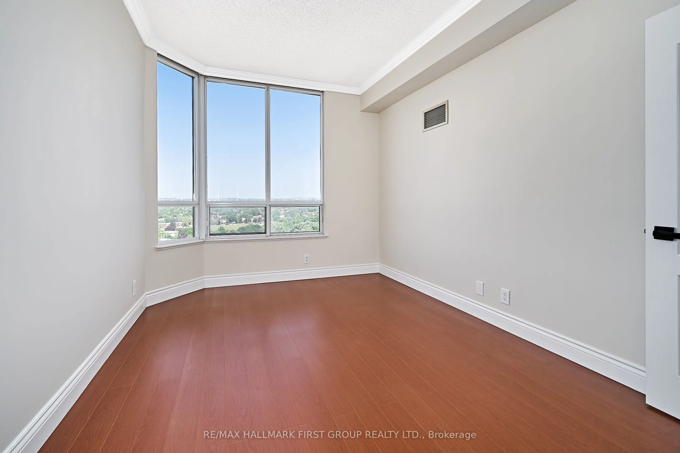 1000 The Esplanade Road N, #1716