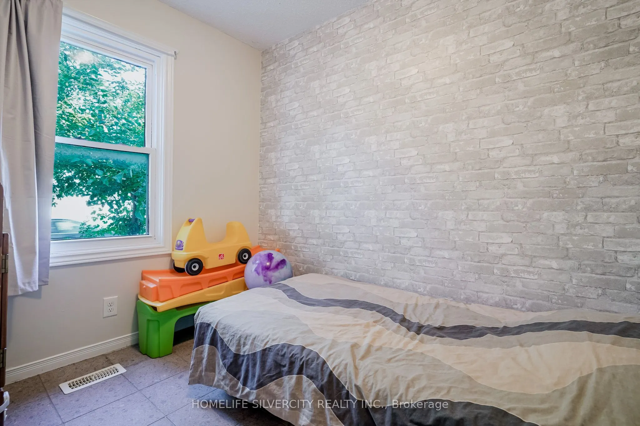 283 Park Road S