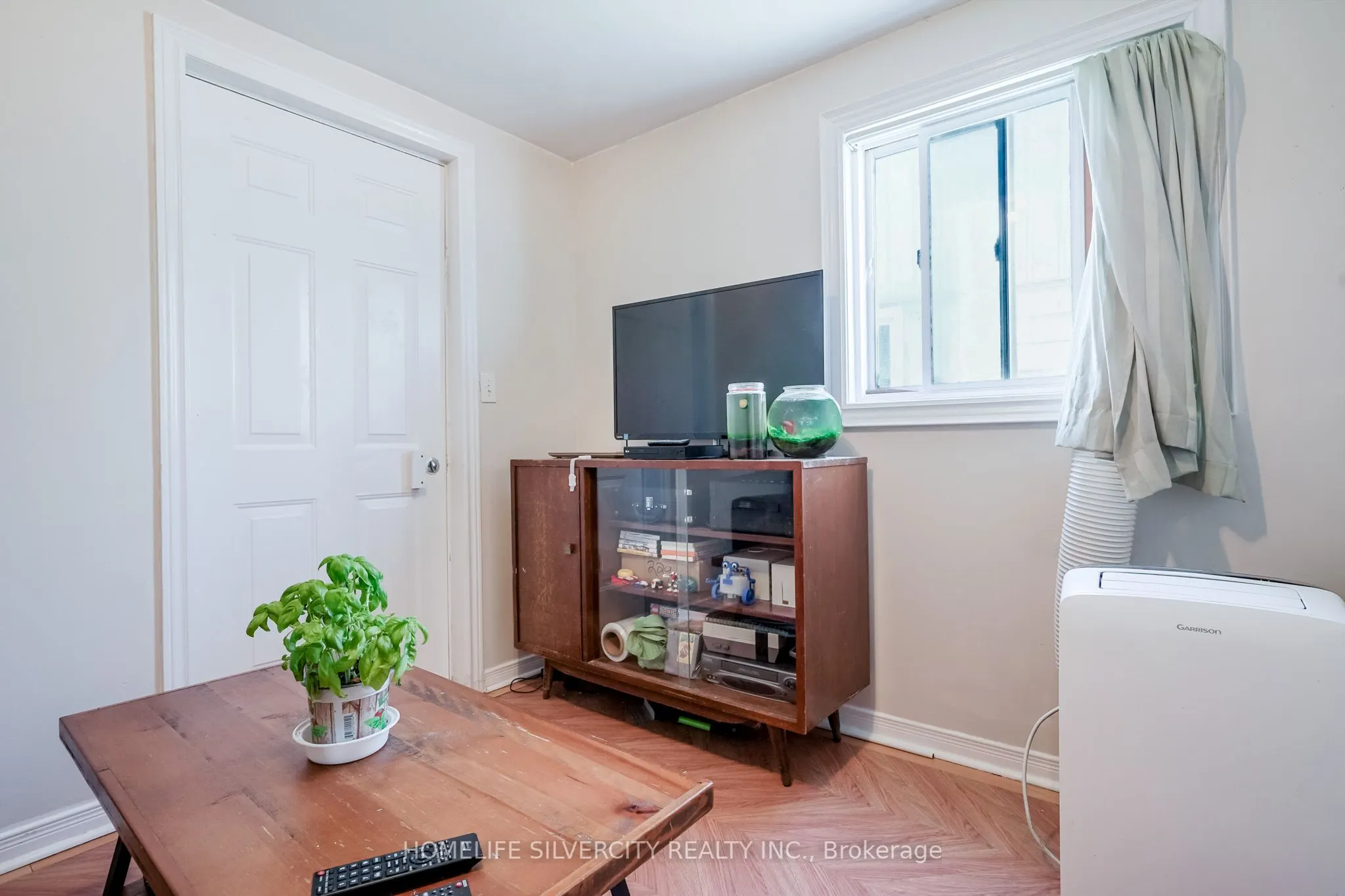 283 Park Road S