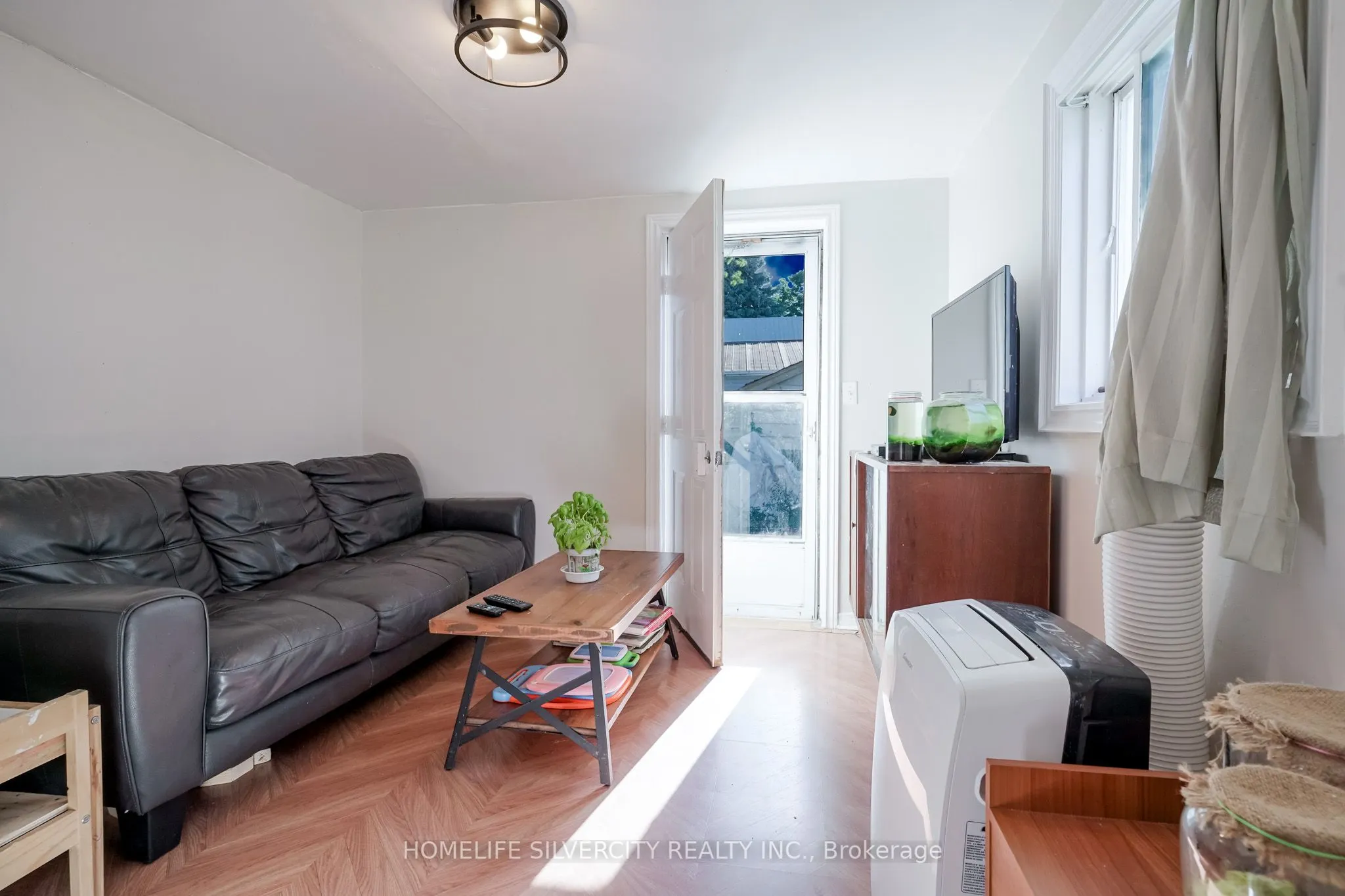 283 Park Road S