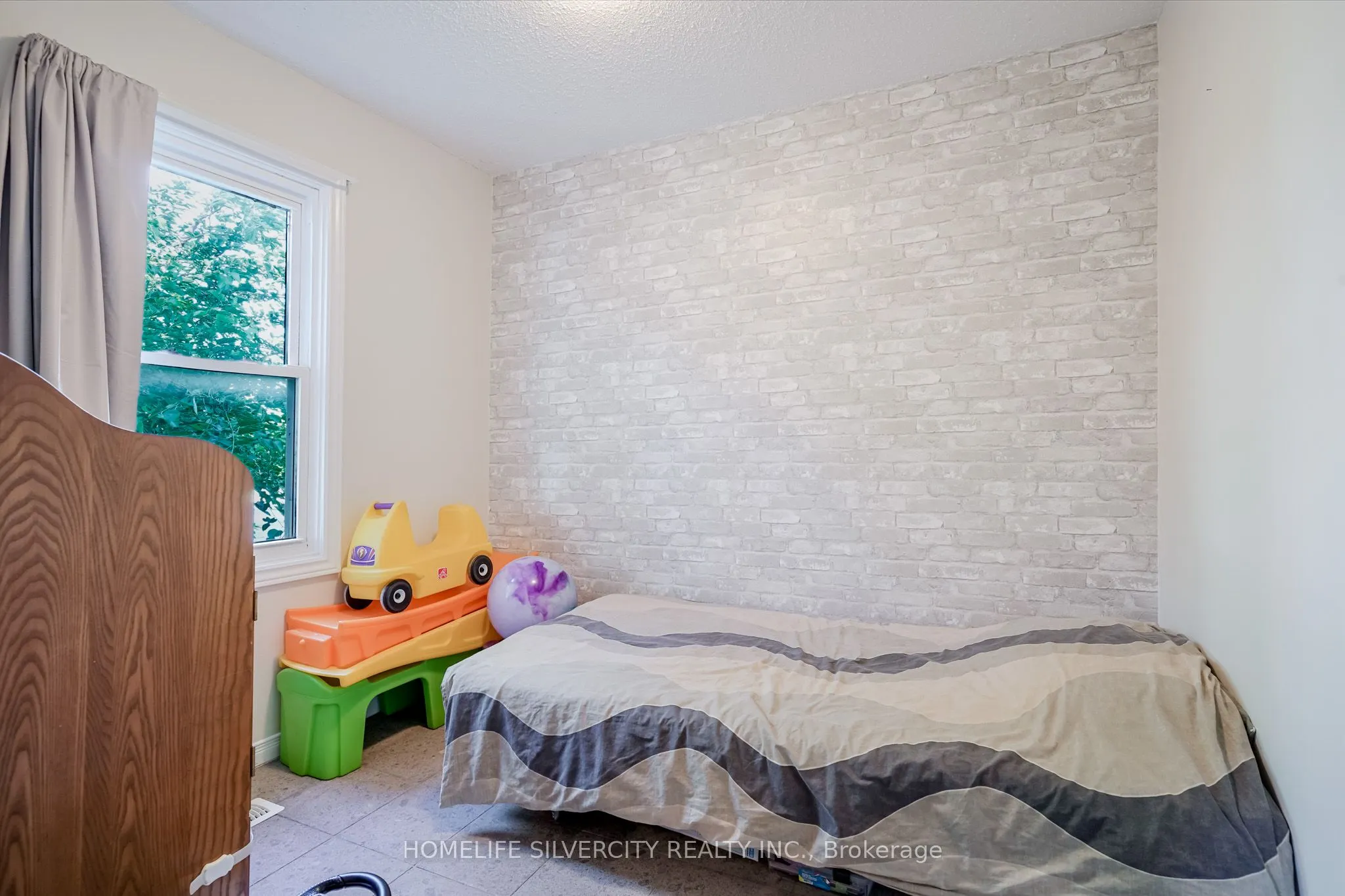 283 Park Road S