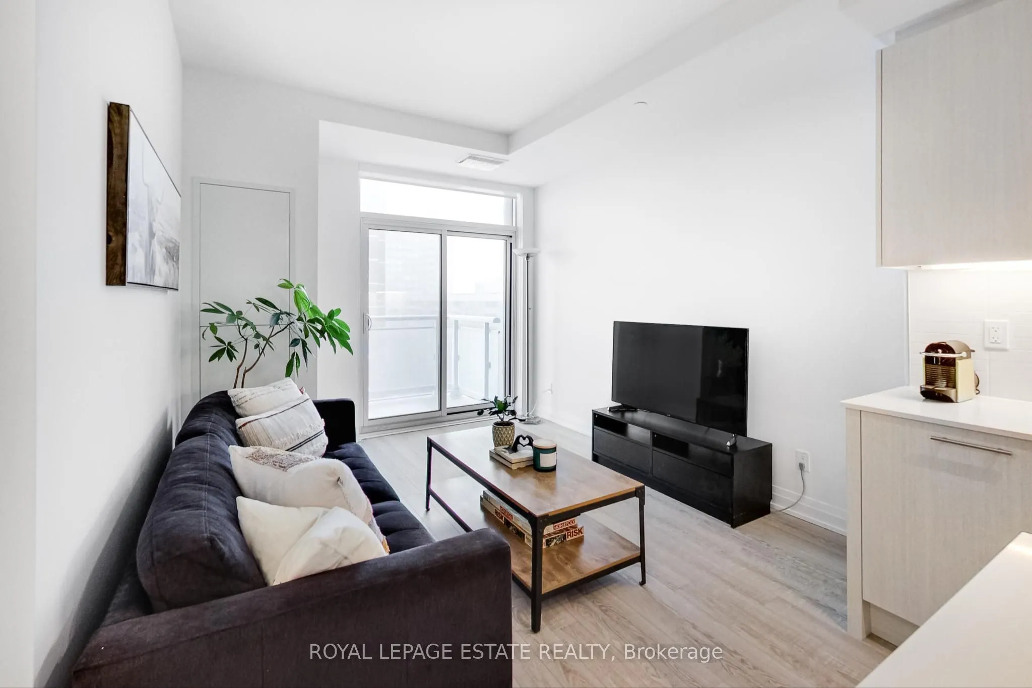 286 Main Street, #808