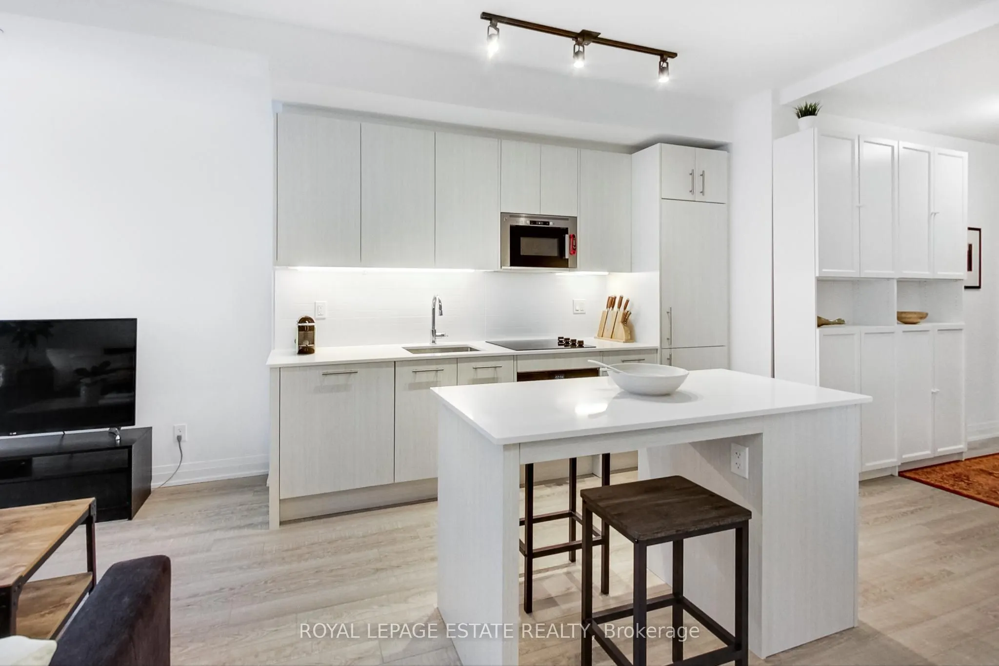 286 Main Street, #808