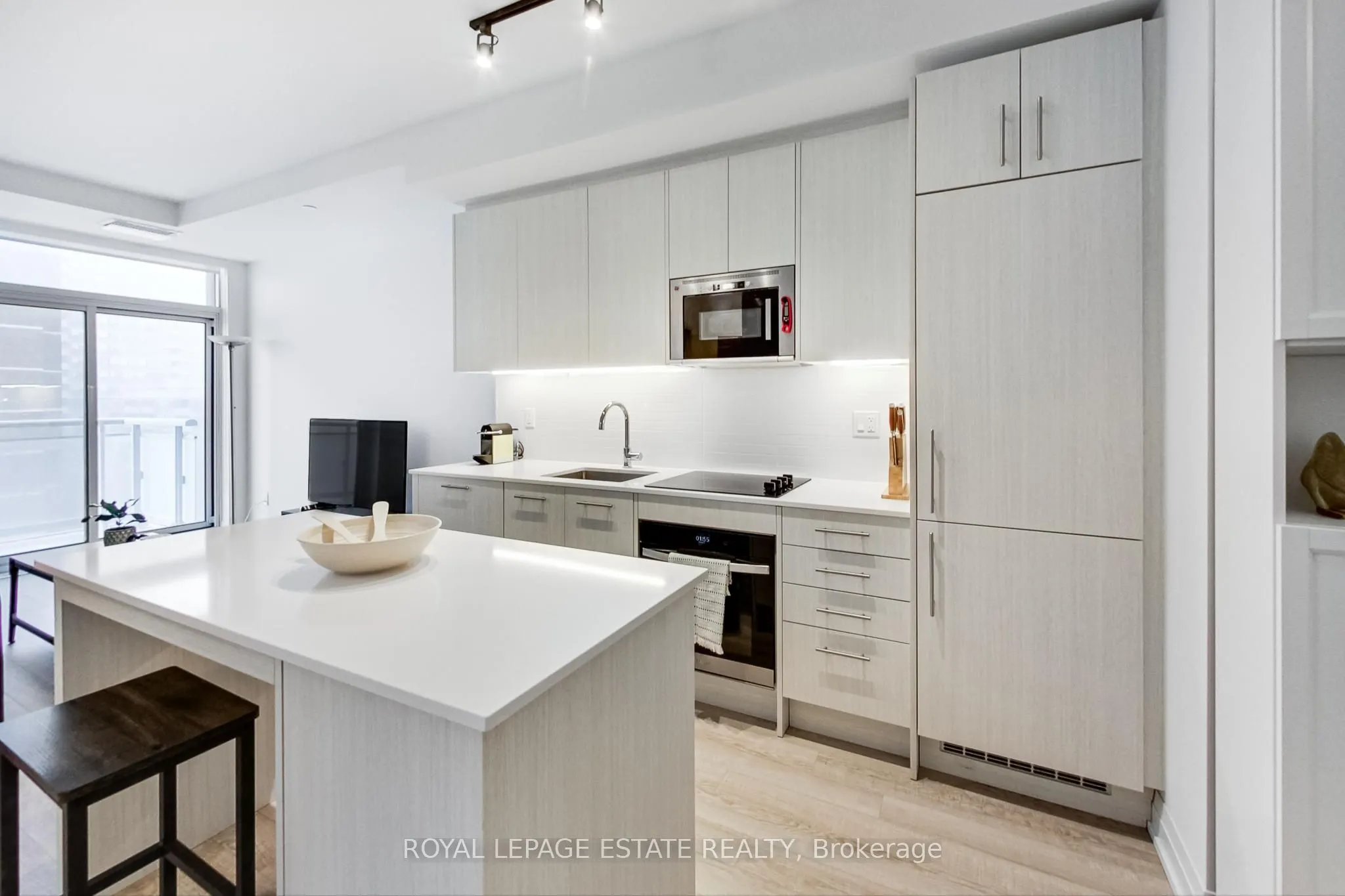 286 Main Street, #808