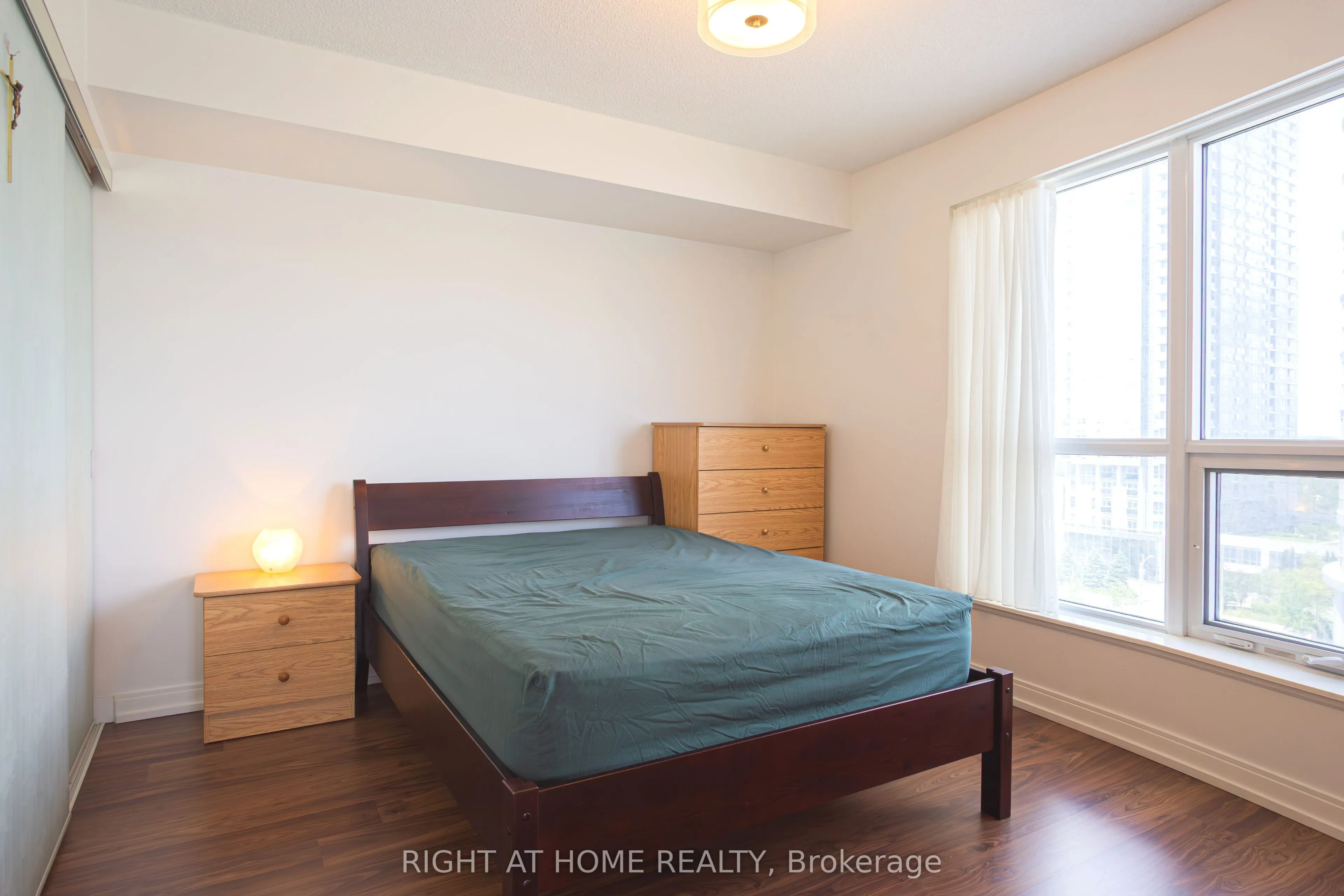 151 Village Green Square, #908