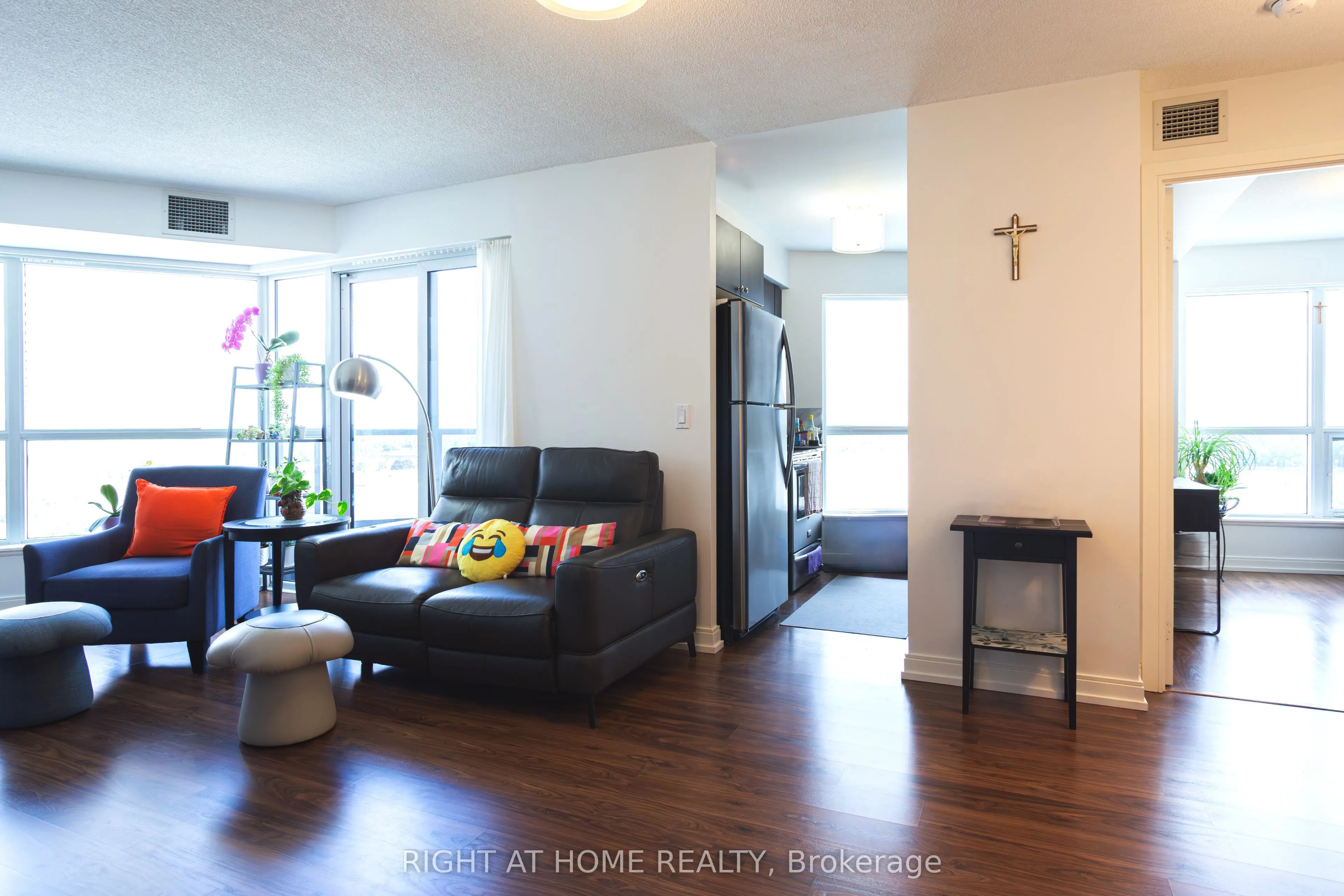 151 Village Green Square, #908