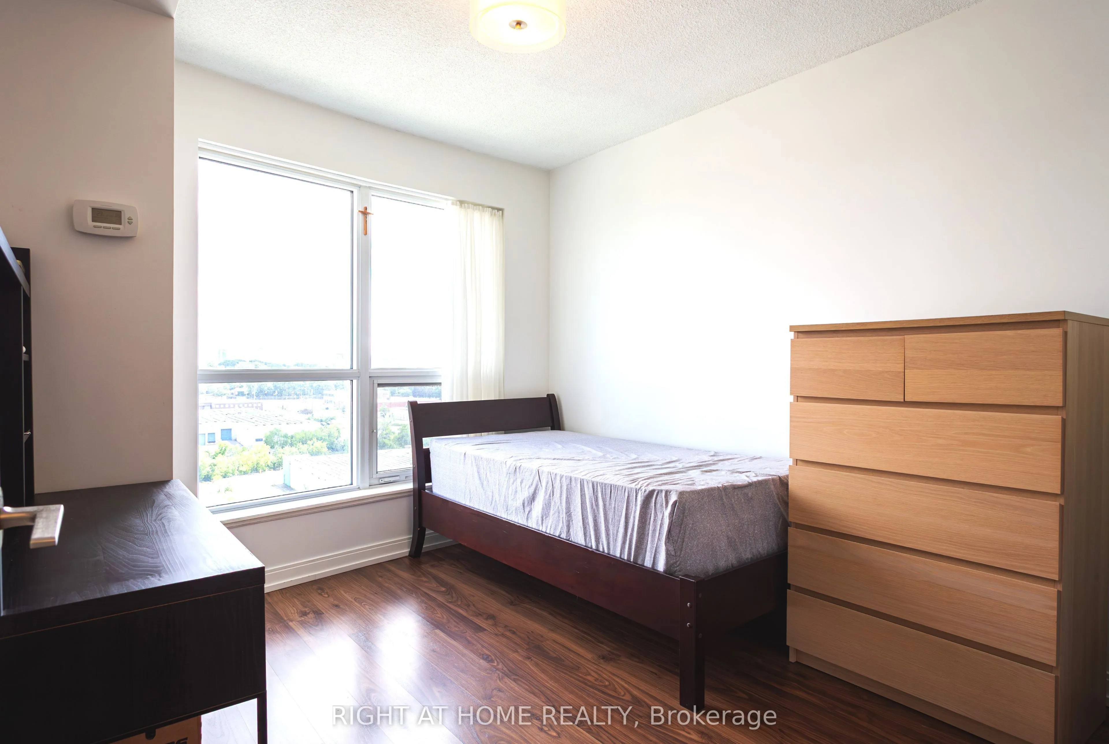 151 Village Green Square, #908