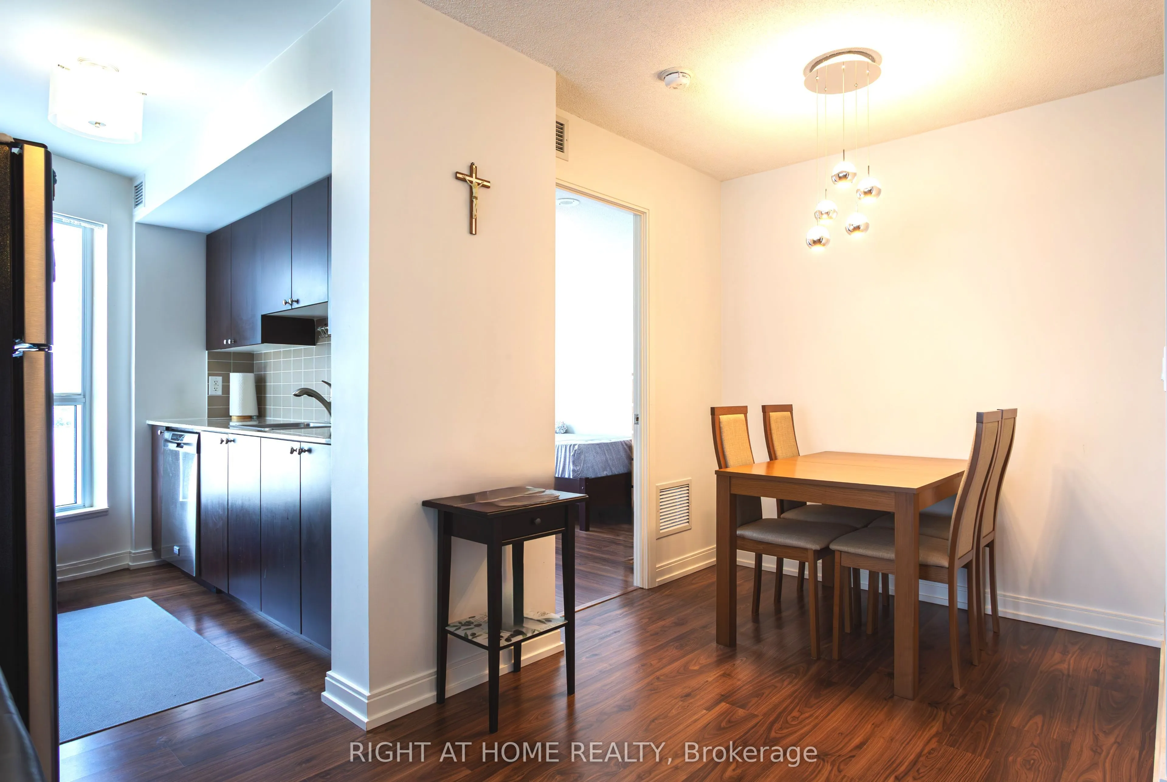 151 Village Green Square, #908
