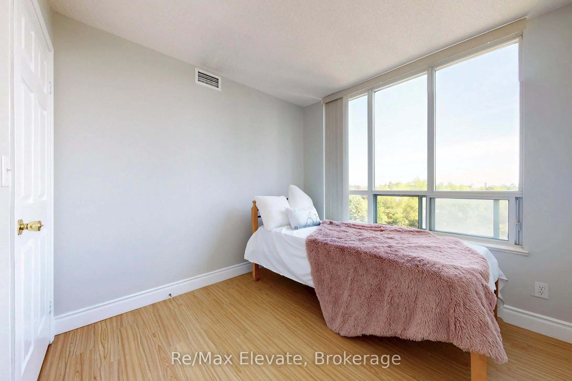5039 Finch Avenue E, #705