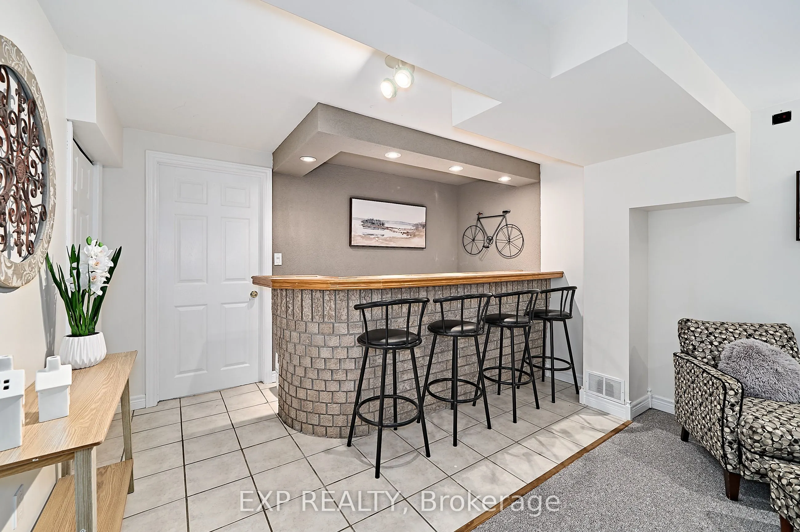 1386 Charter Crescent