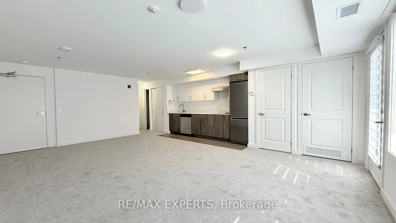 45 Connaught Avenue, #304