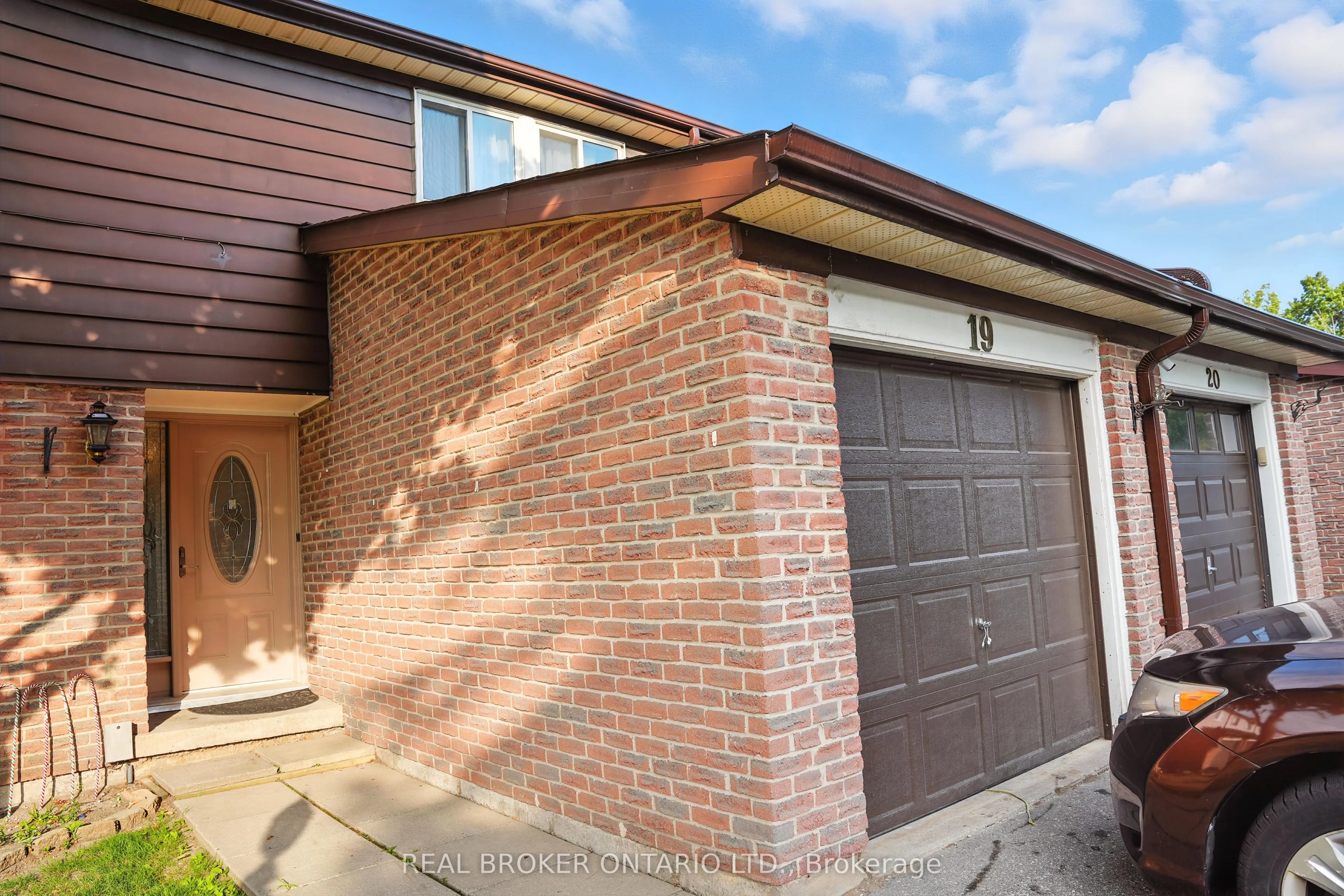 350 Camelot Court, #19