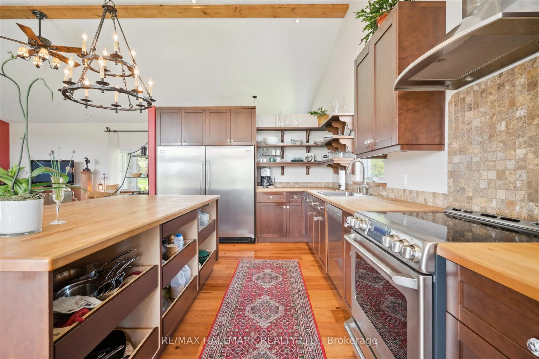 8473 Mercer Road