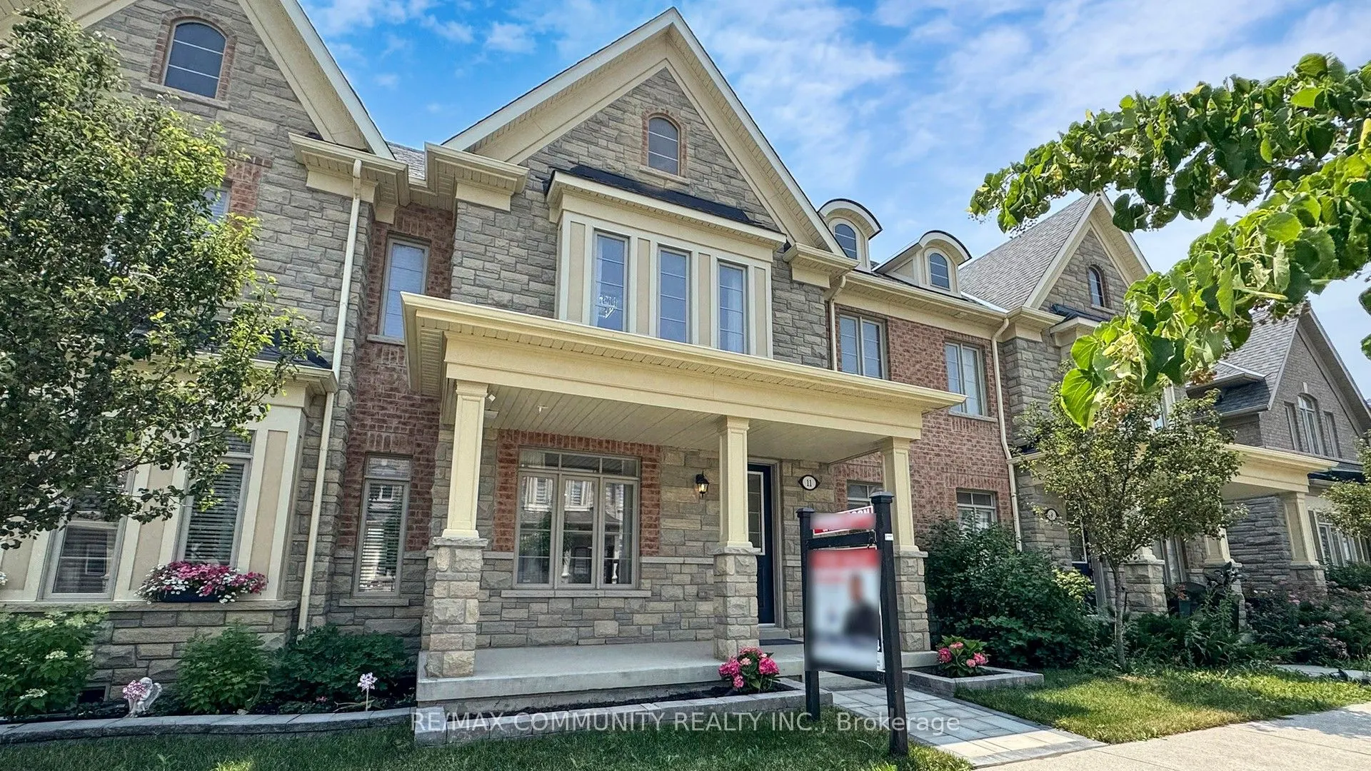 11 Clutterbuck Lane NE