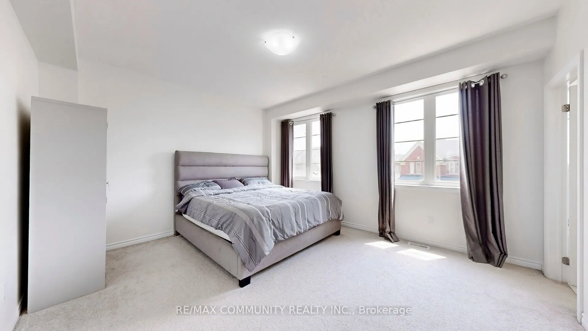11 Clutterbuck Lane NE