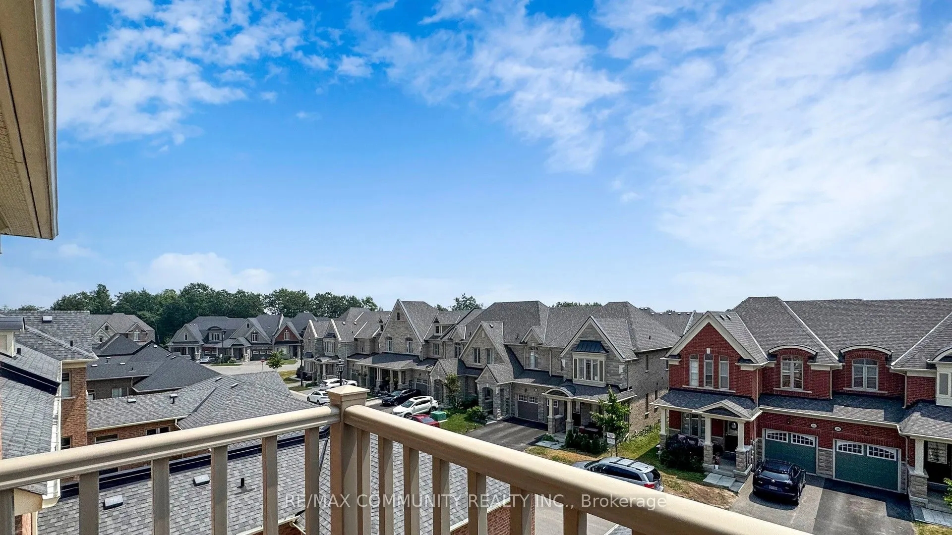 11 Clutterbuck Lane NE