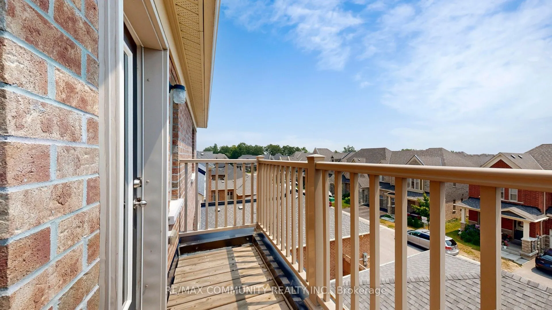 11 Clutterbuck Lane NE
