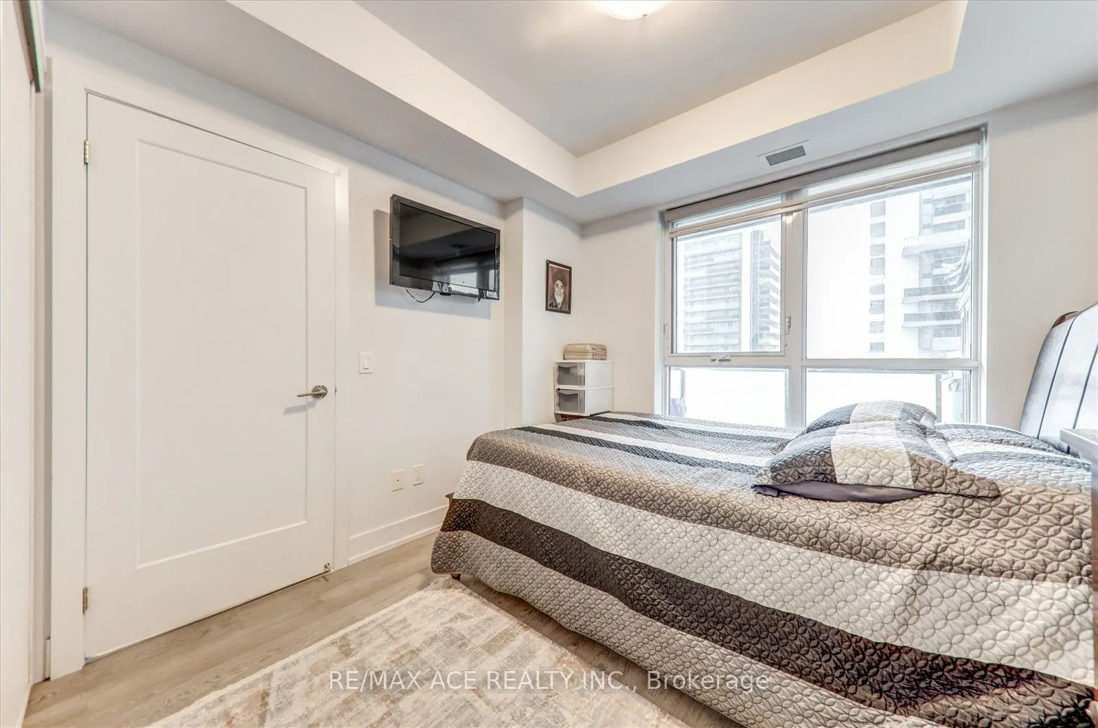 2550 Simcoe Street N, #914