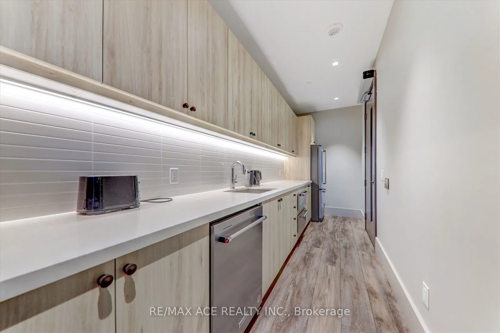 2550 Simcoe Street N, #914
