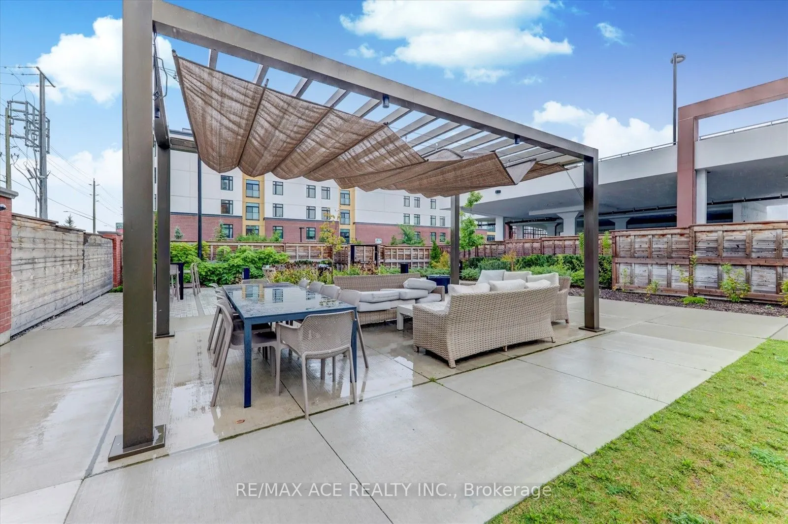 2550 Simcoe Street N, #914