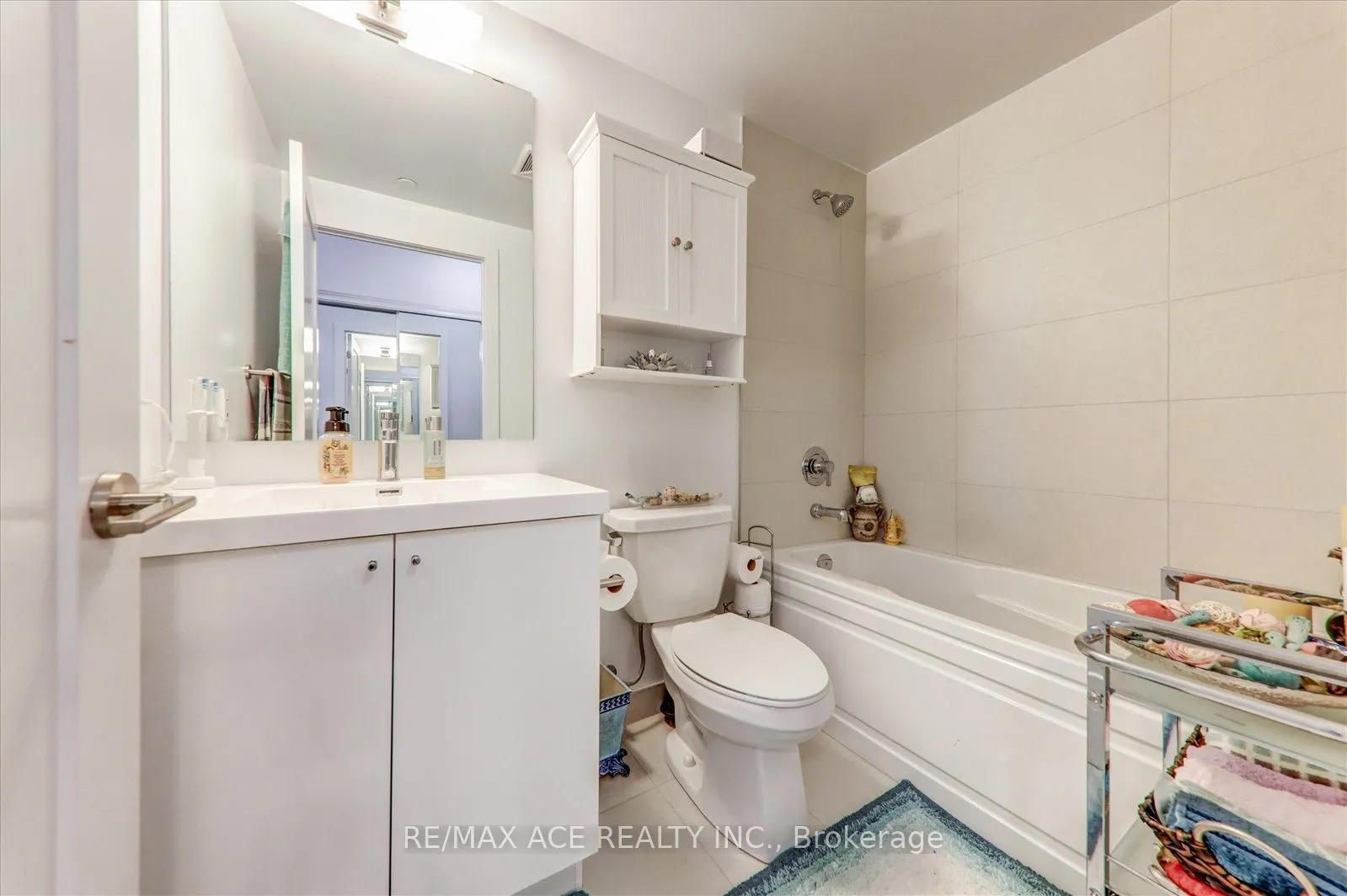 2550 Simcoe Street N, #914