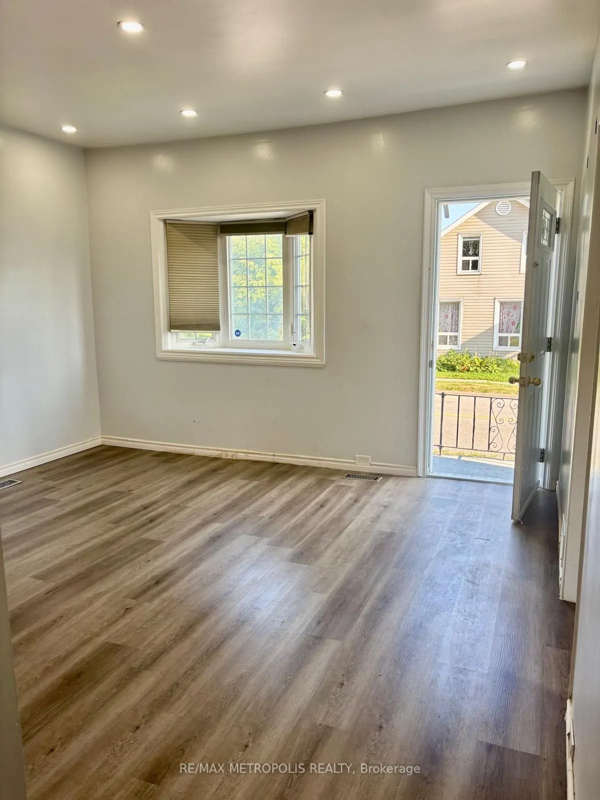 72 Colborne Street W