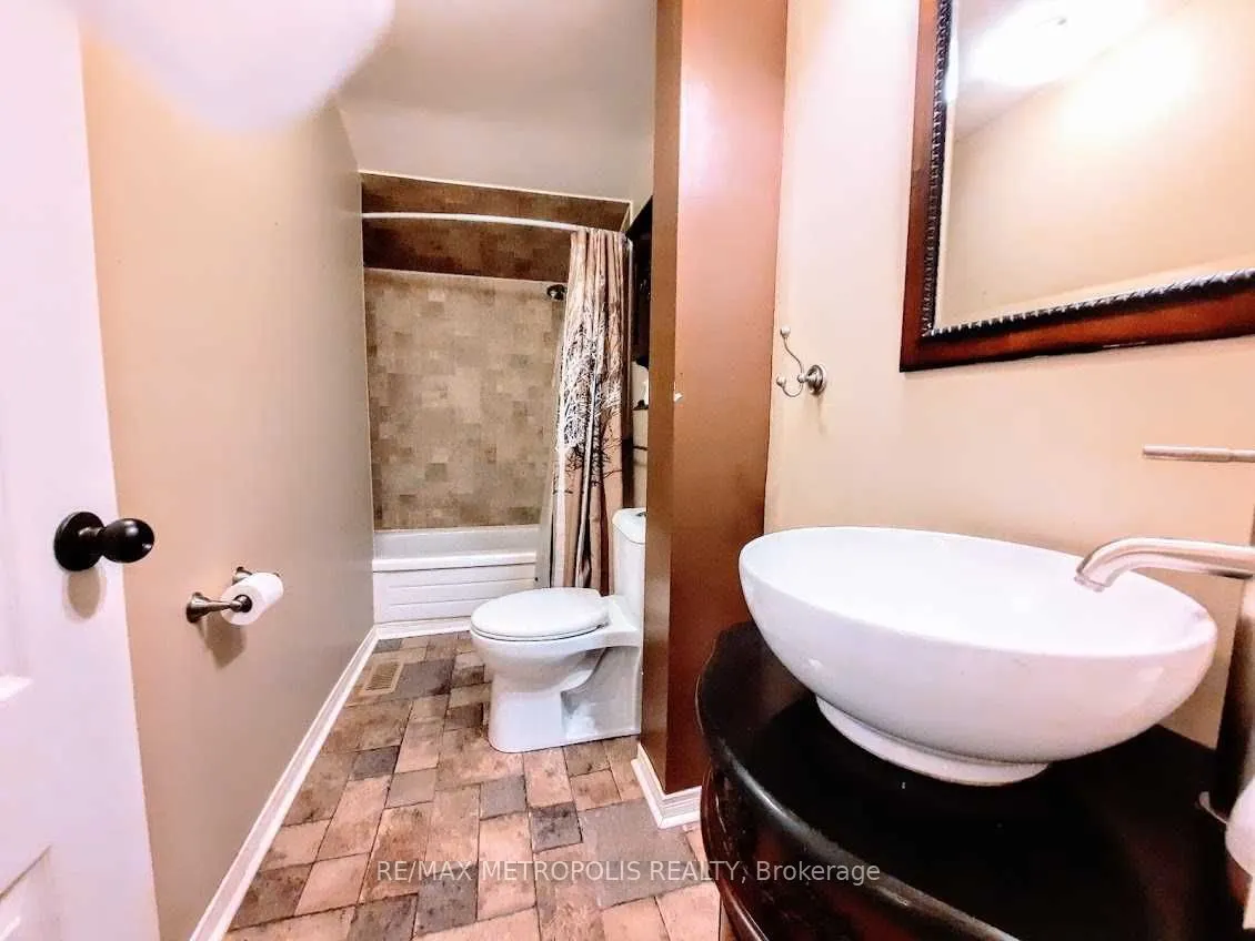 72 Colborne Street W