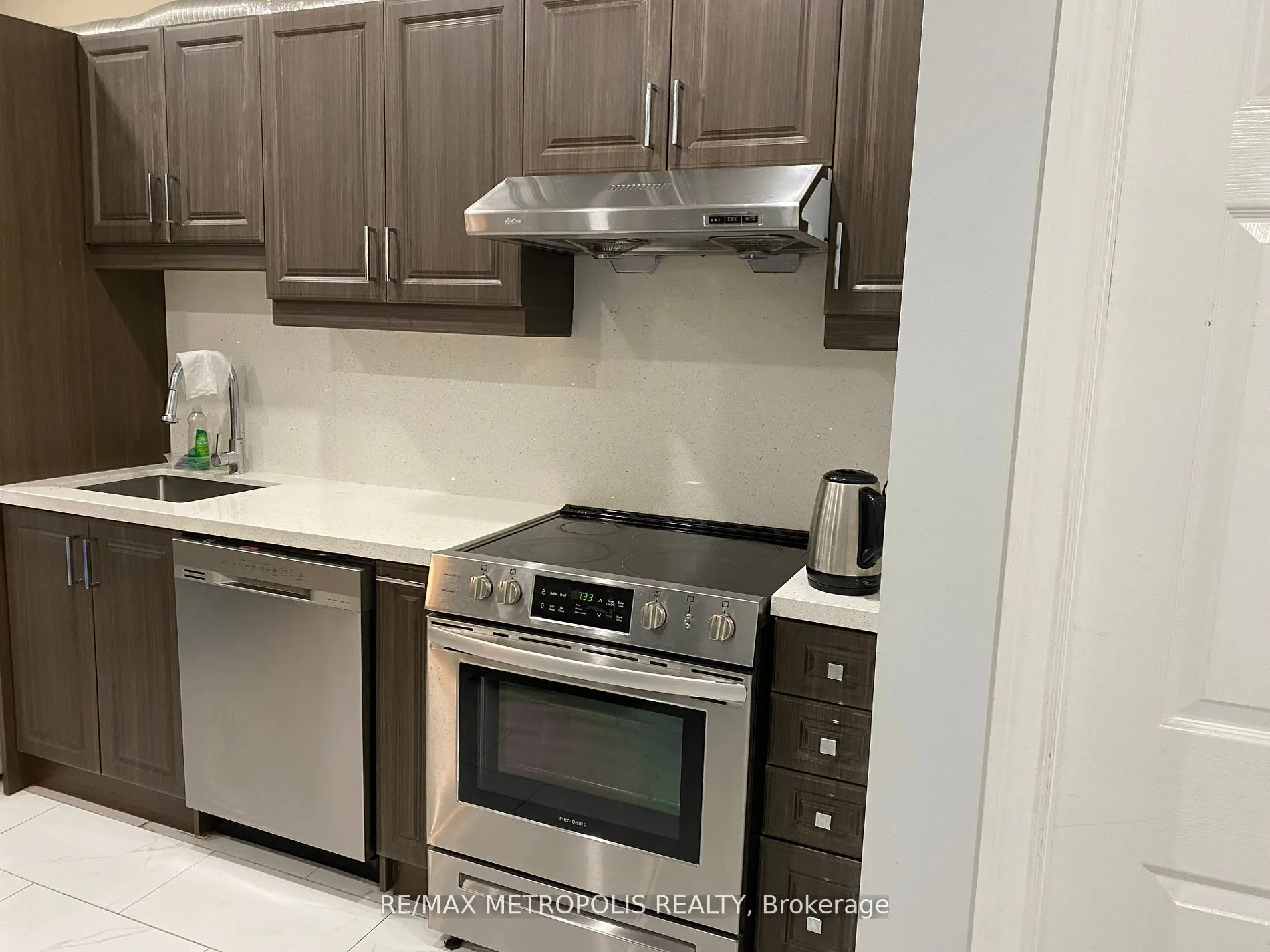 72 Colborne Street W