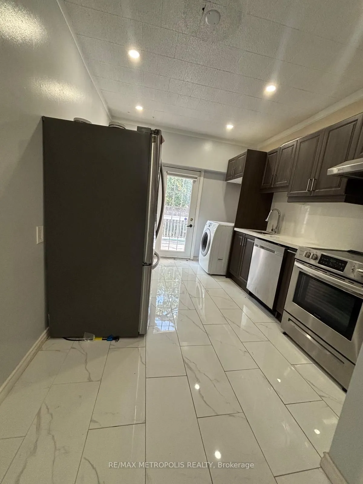 72 Colborne Street W