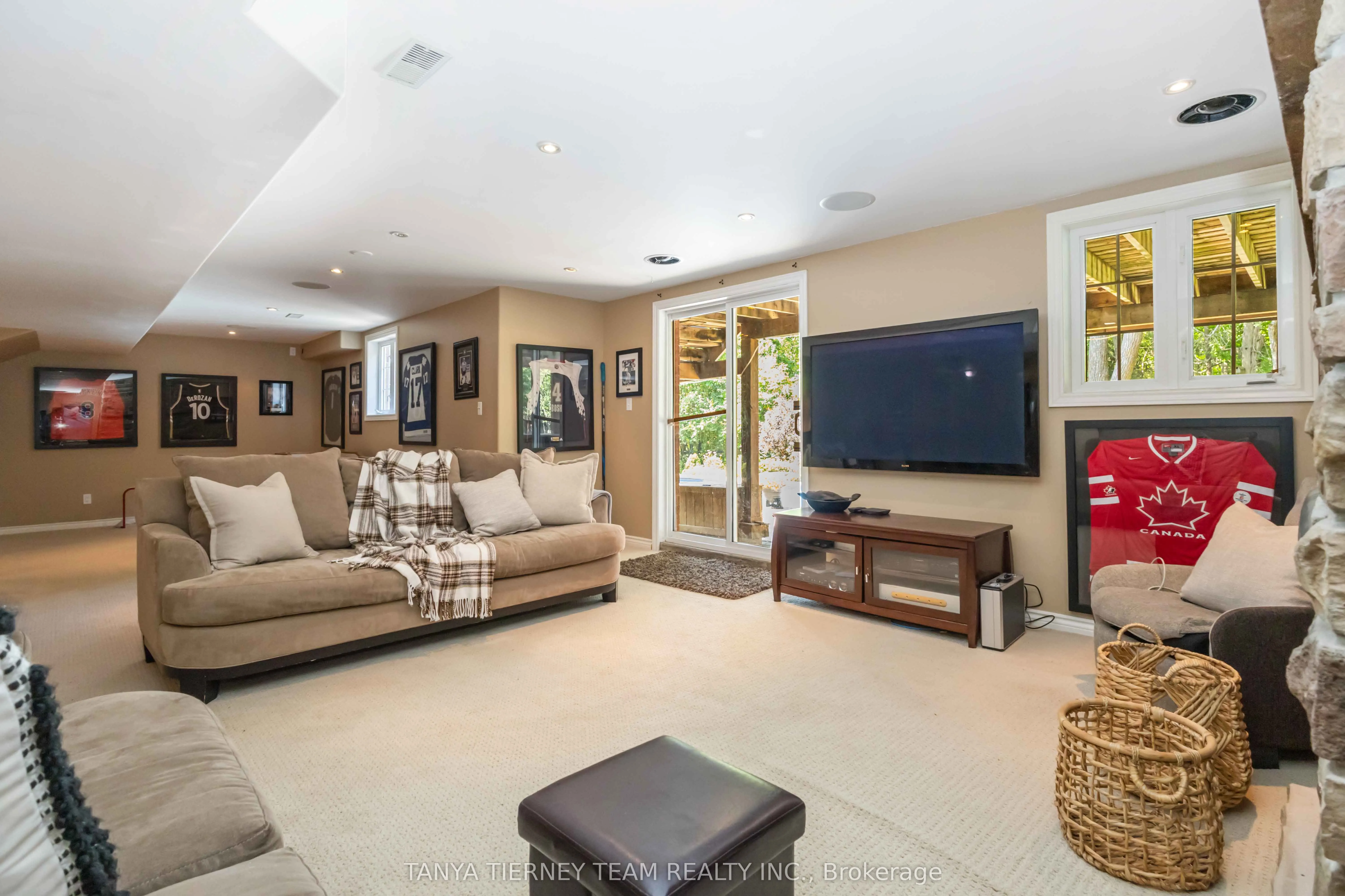 6 Braddock Court